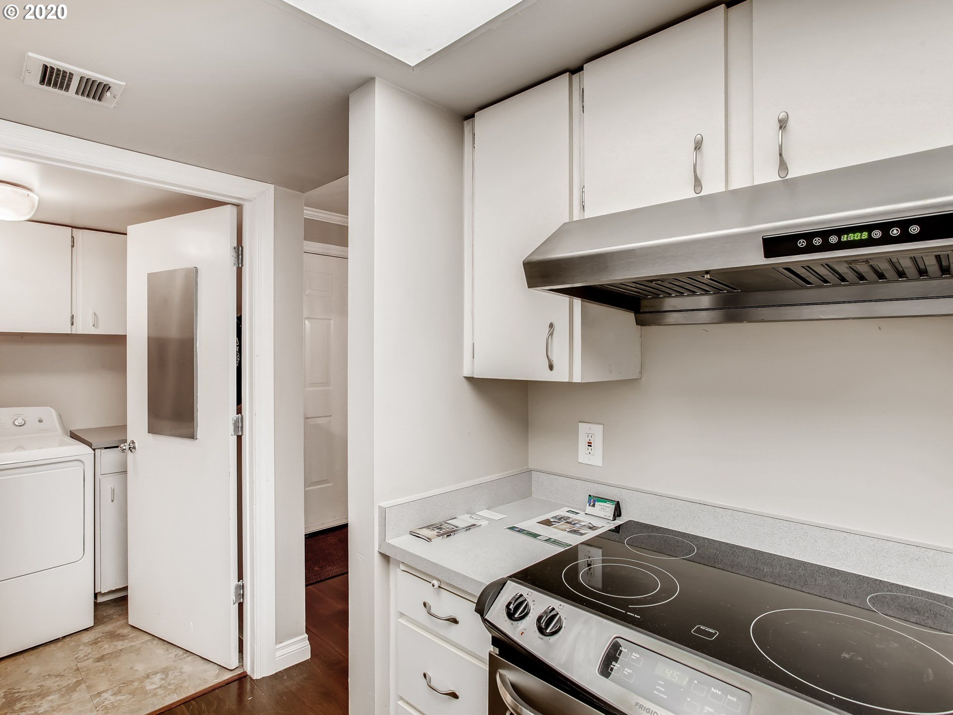 Photo #5: 20476978 Listing 