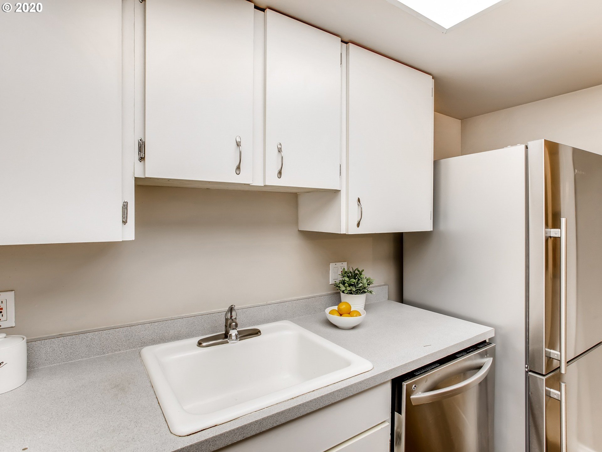 Photo #6: 20476978 Listing 