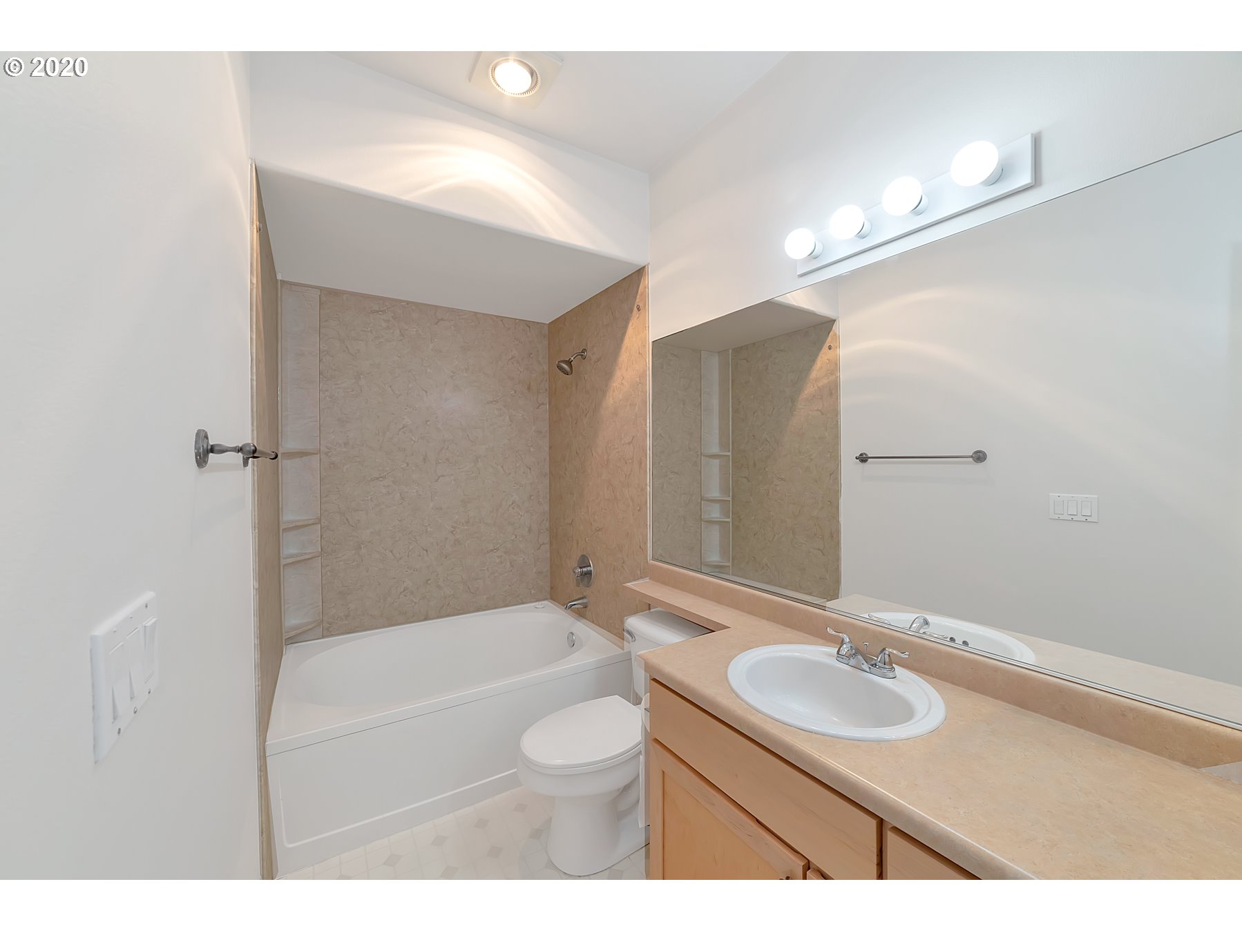 Photo #2: 20479137 Listing 