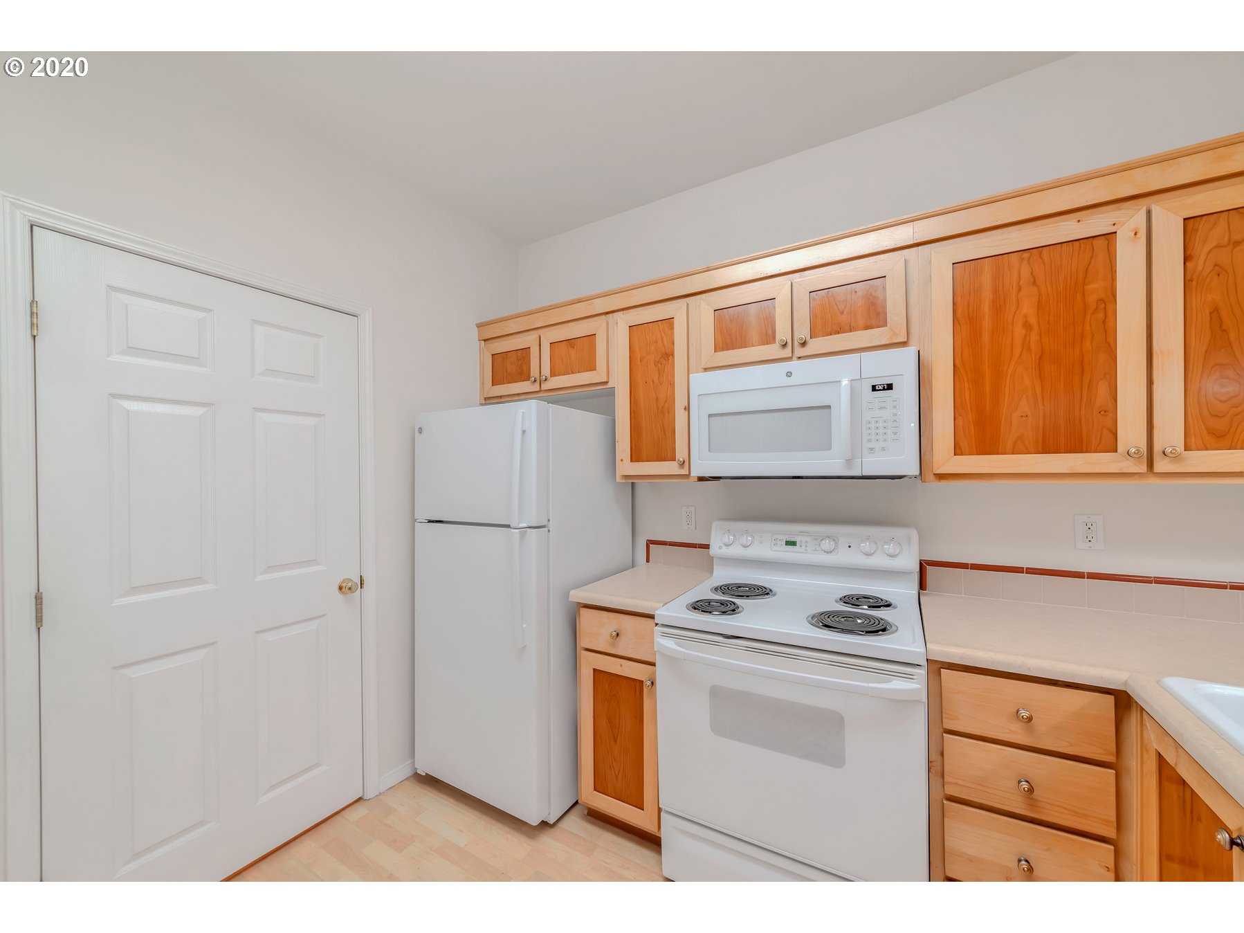 Photo #4: 20479137 Listing 