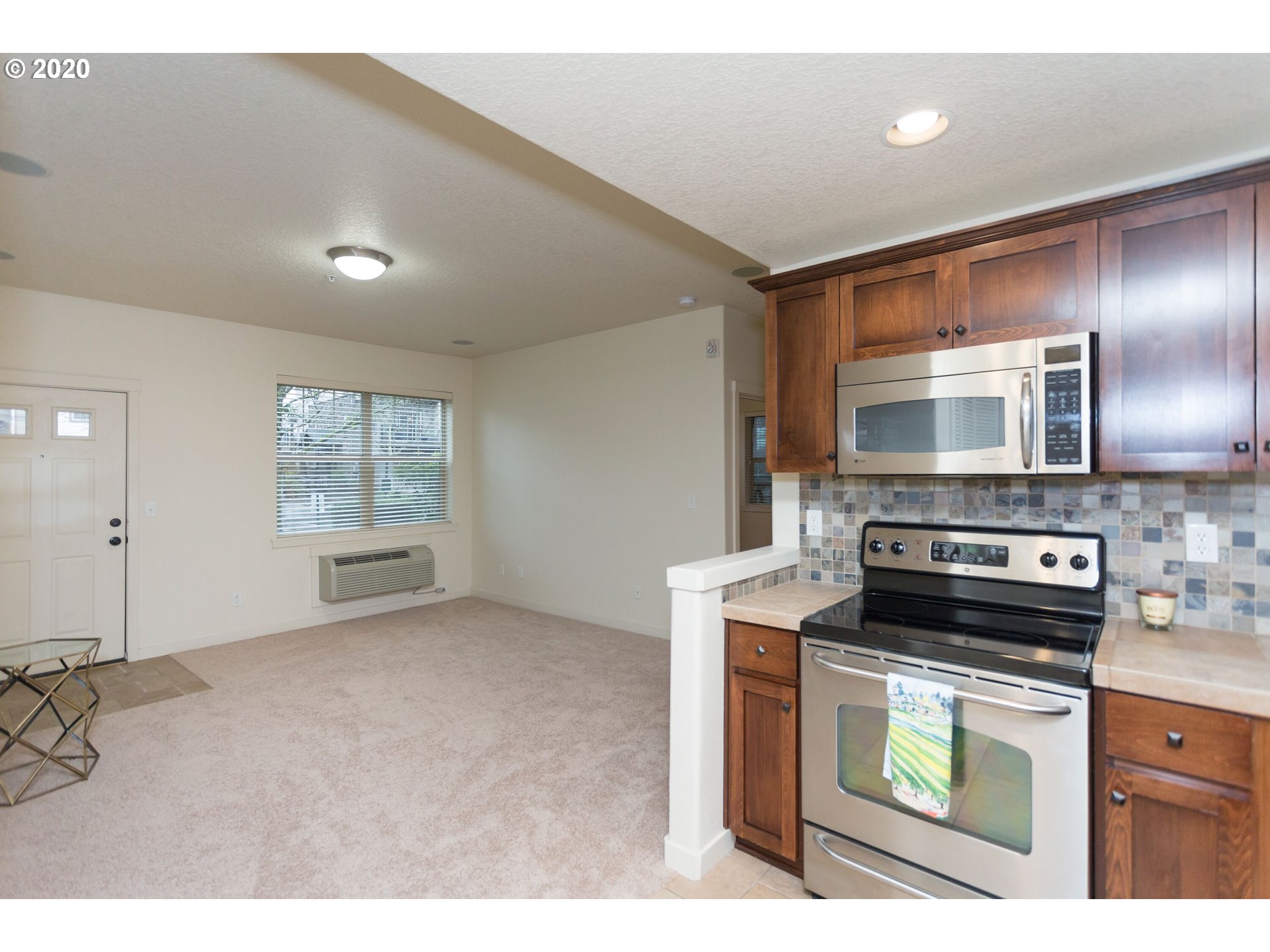 Photo #6: 20481218 Listing 