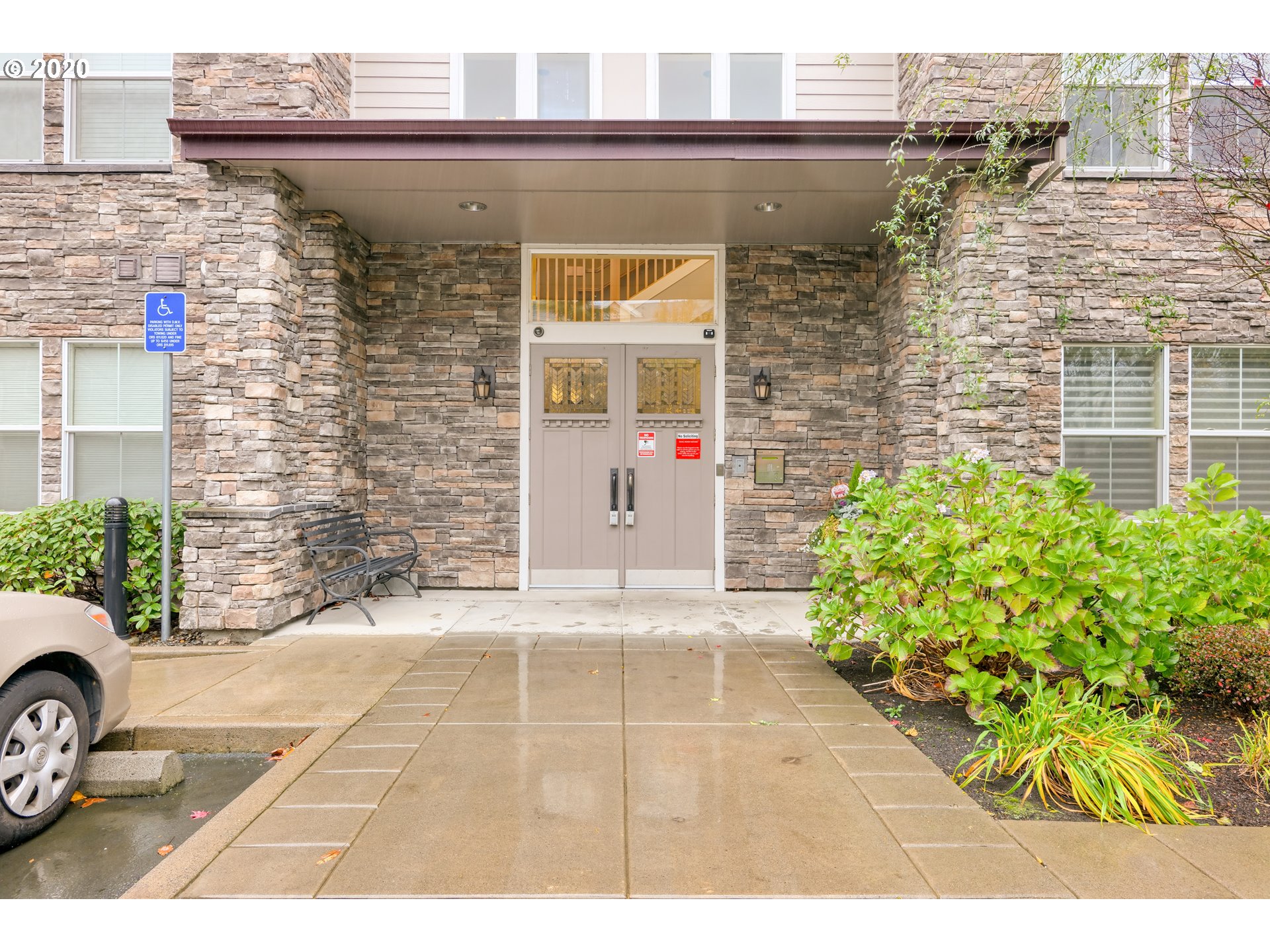 Photo #2: 20481376 Listing 