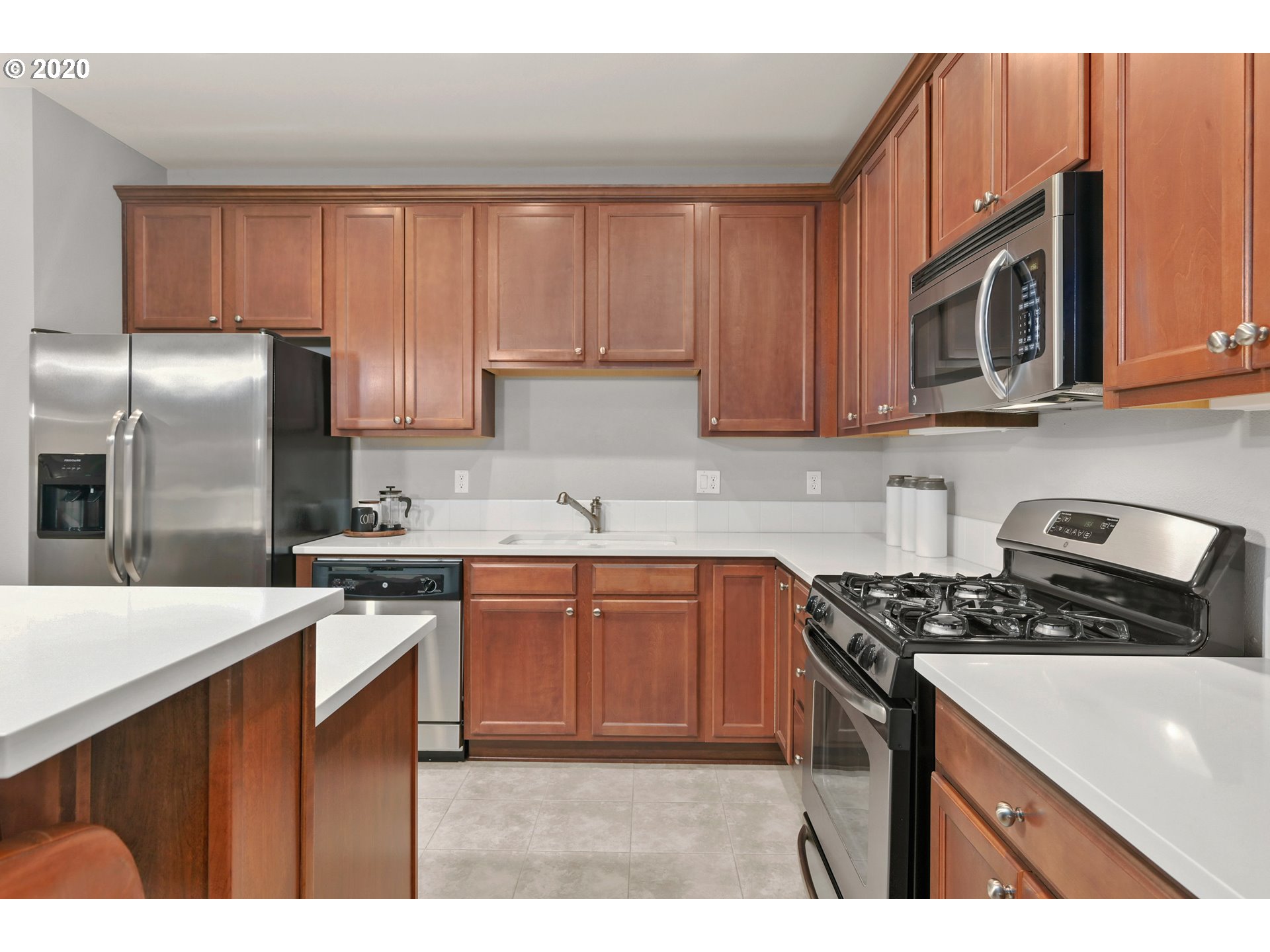 Photo #5: 20481376 Listing 