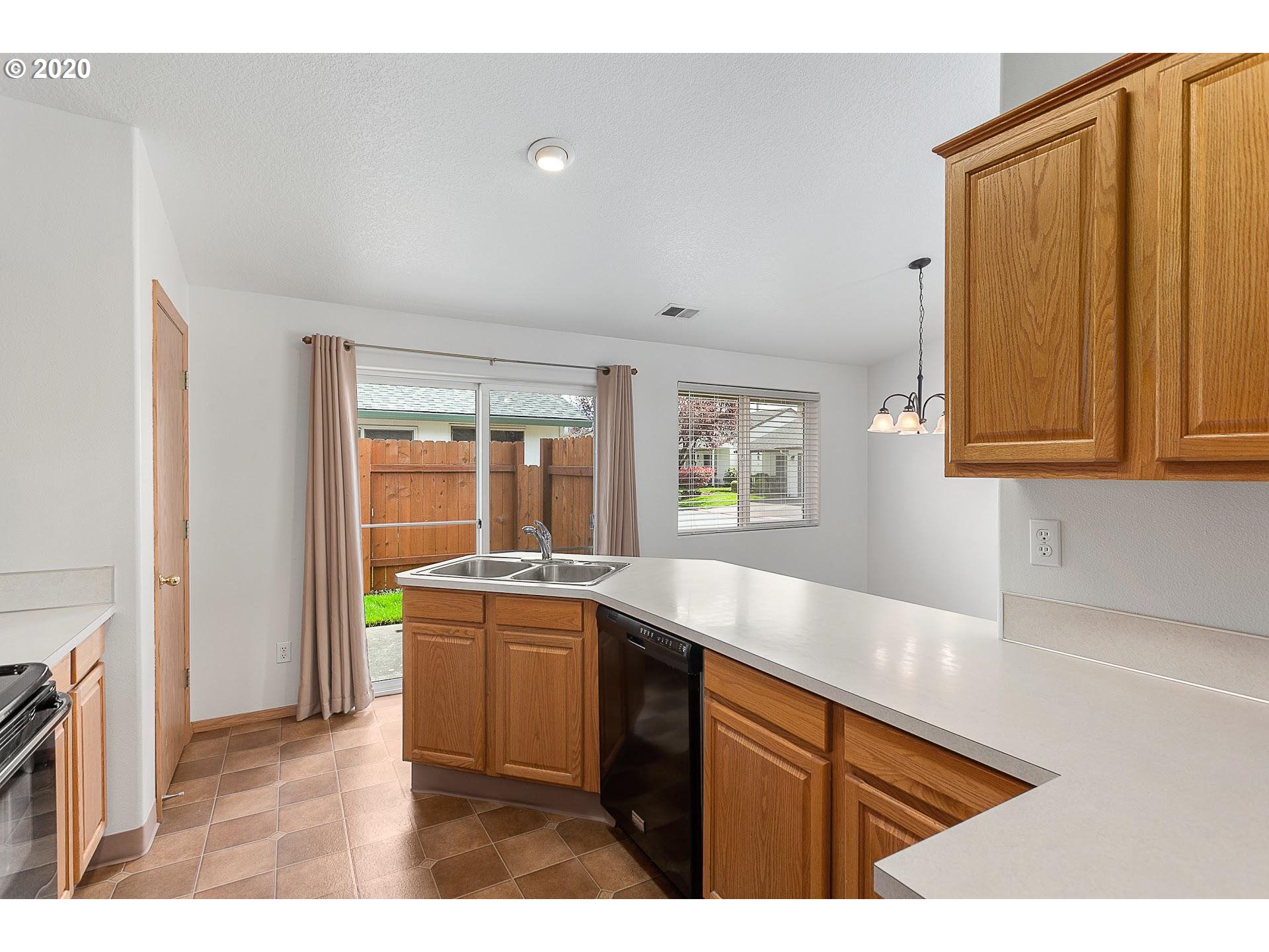 Photo #2: 20481962 Listing 