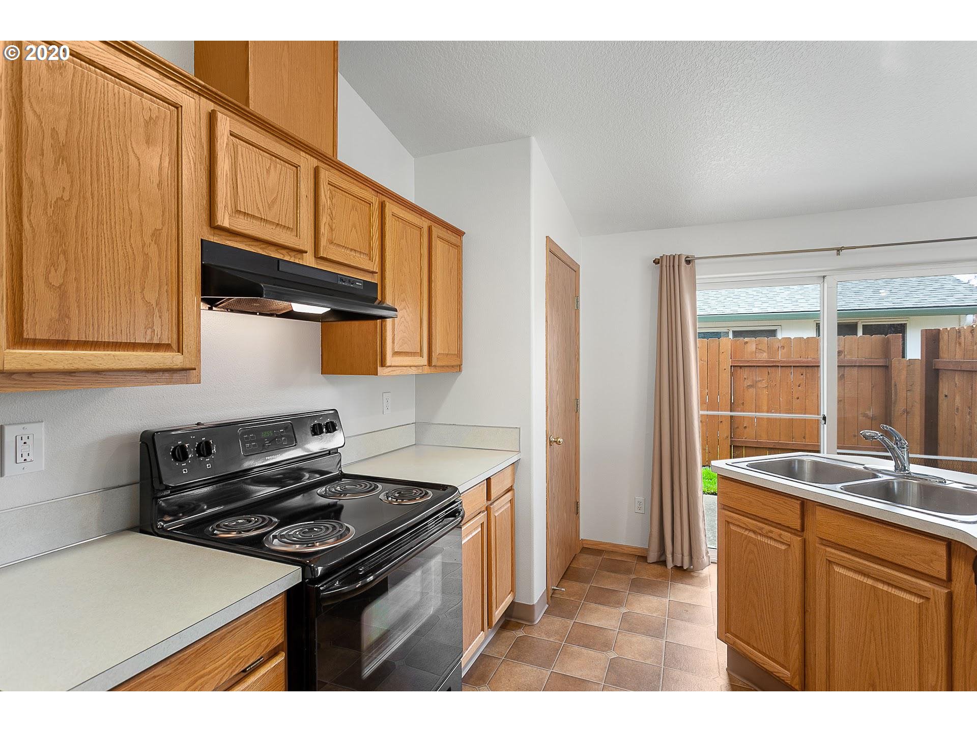 Photo #3: 20481962 Listing 
