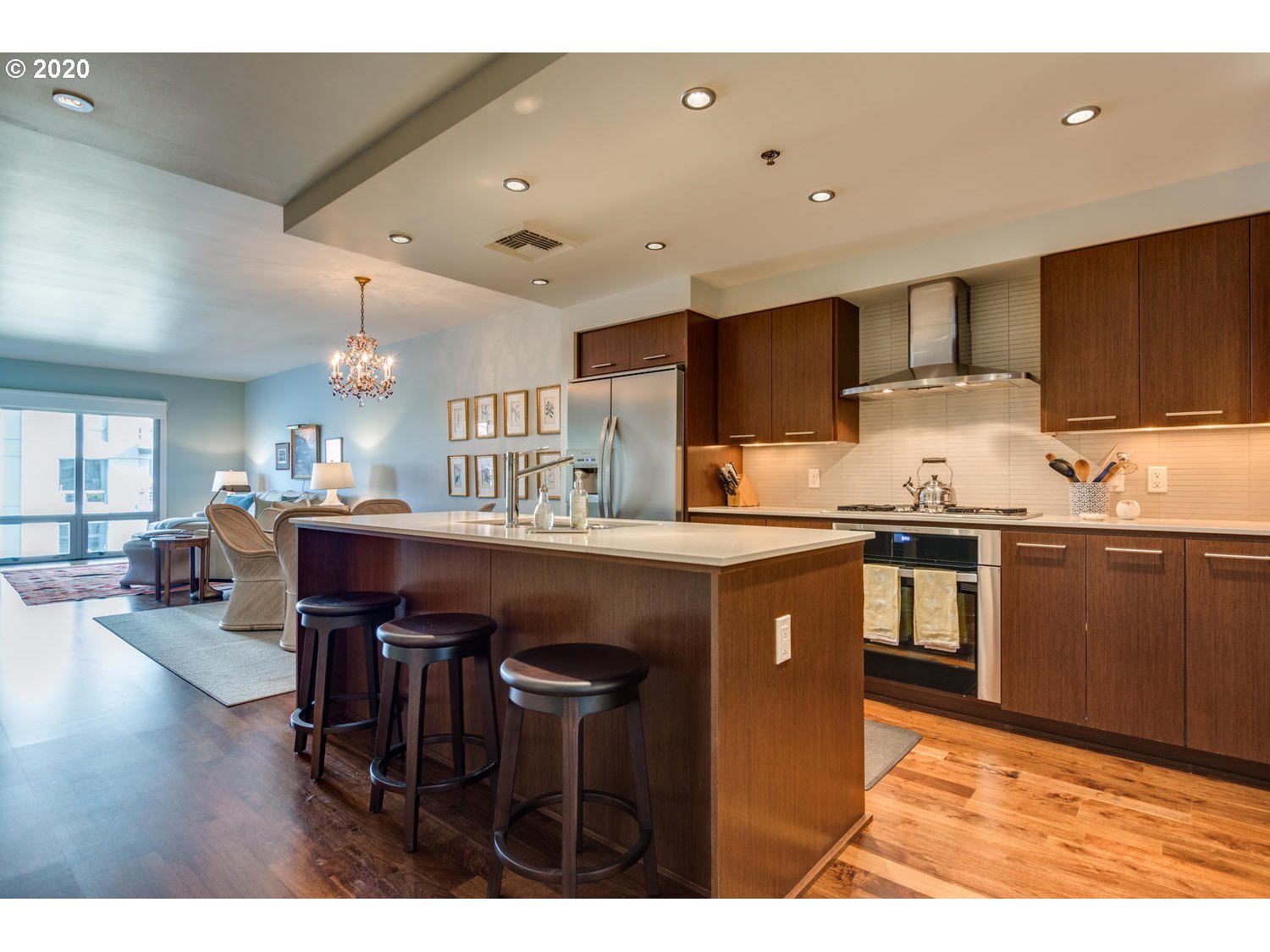Photo #2: 20484817 Listing 