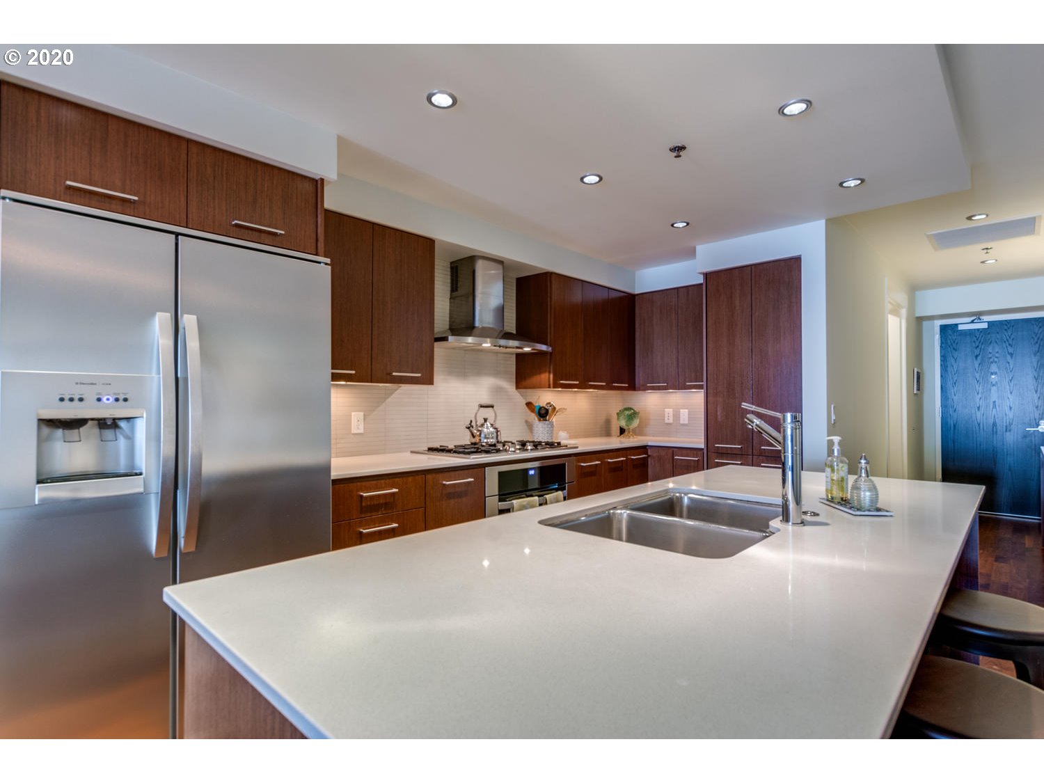 Photo #3: 20484817 Listing 