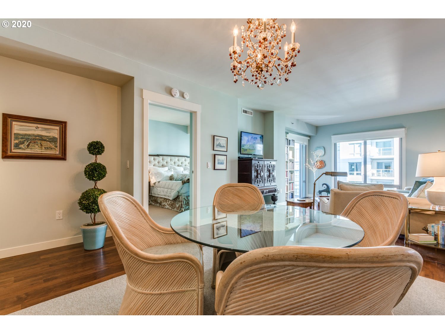 Photo #5: 20484817 Listing 