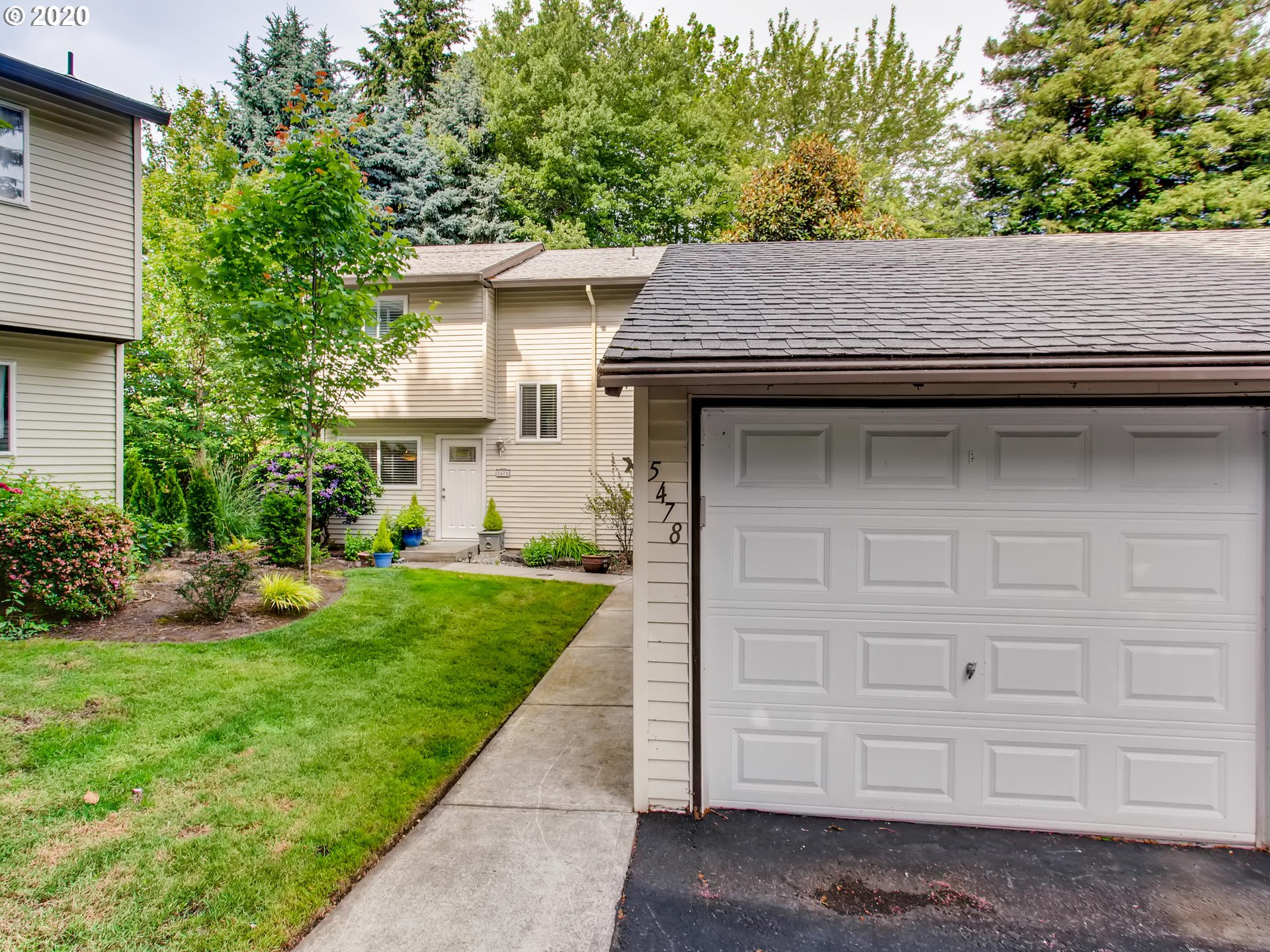 Photo #2: 20488649 Listing 