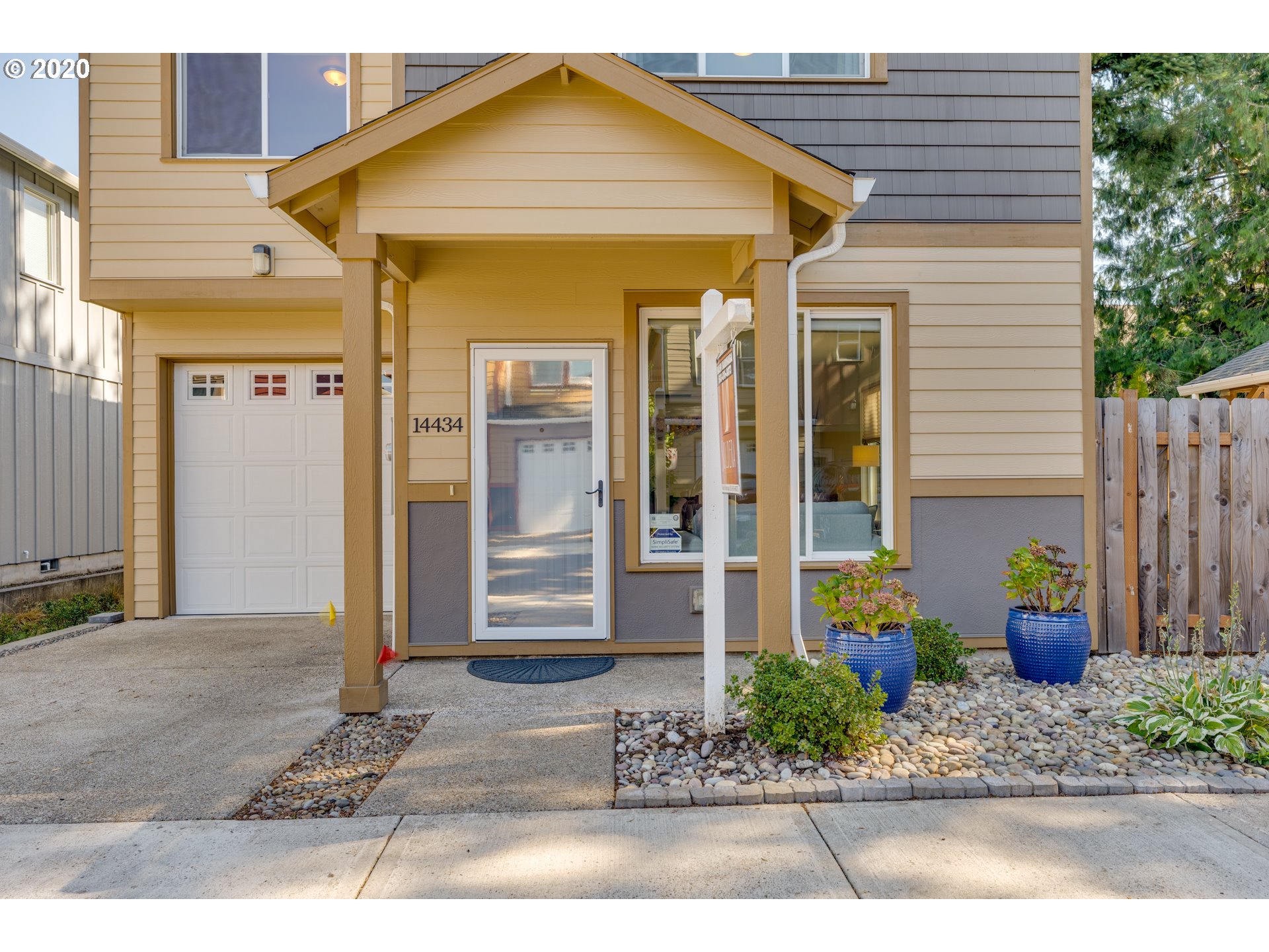 Photo #2: 20494771 Listing 