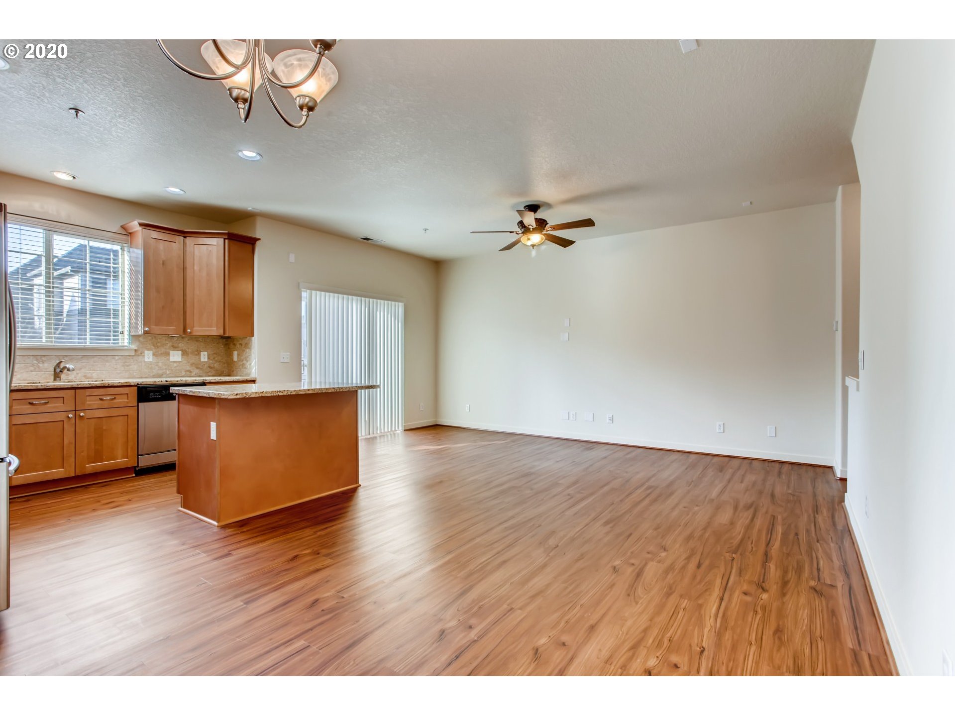 Photo #5: 20496636 Listing 