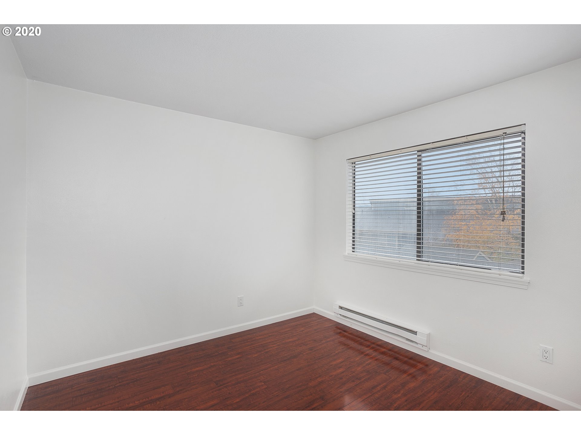 Photo #5: 20497587 Listing 