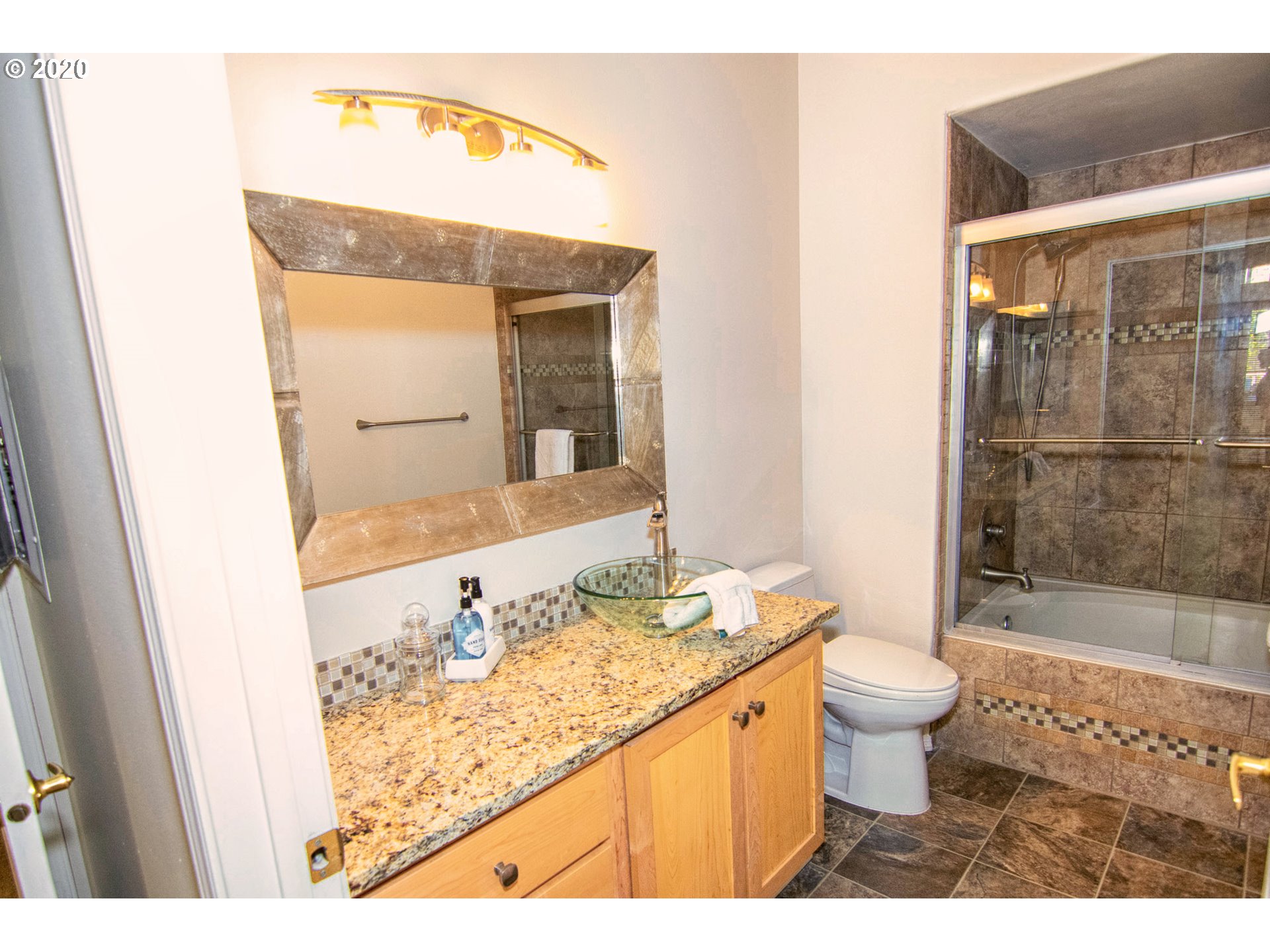 Photo #4: 20498378 Listing 