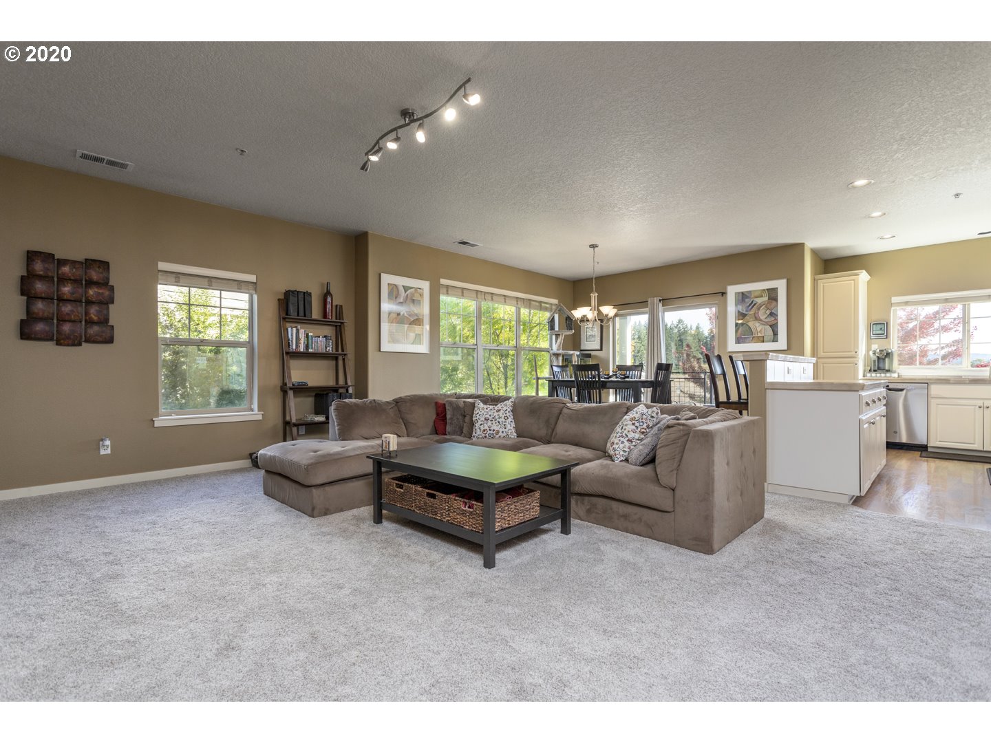 Photo #5: 20503365 Listing 
