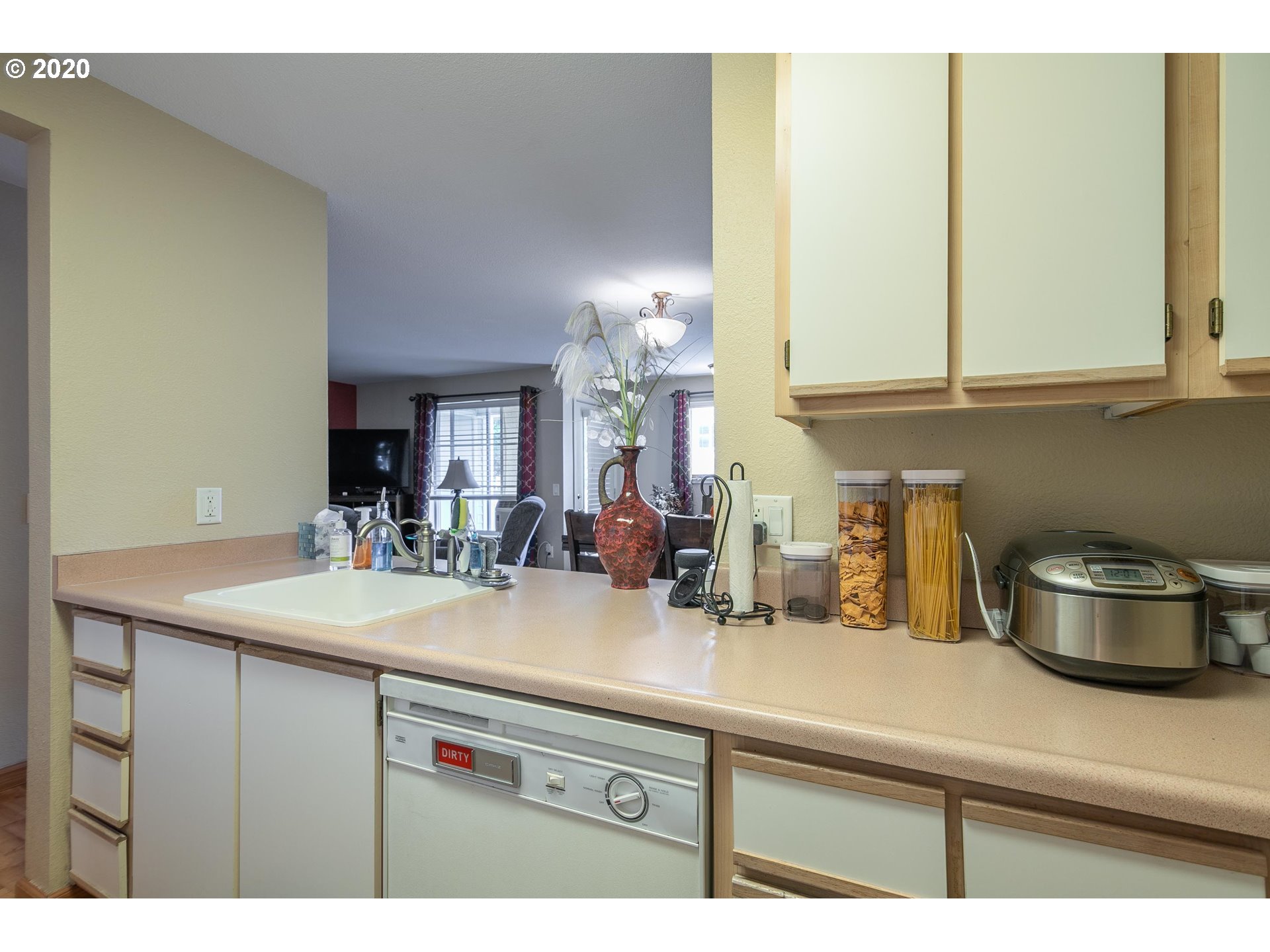 Photo #4: 20504151 Listing 