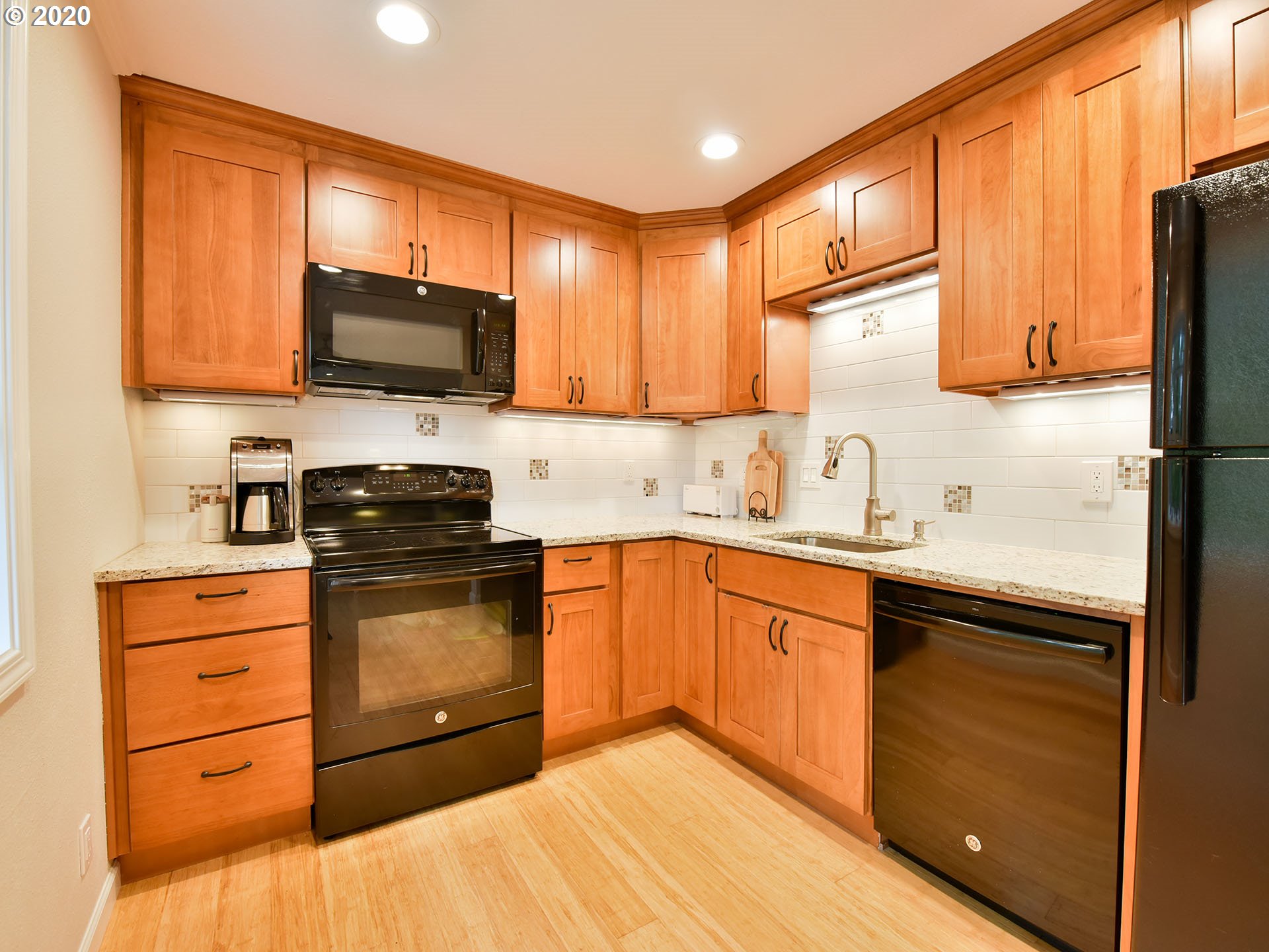 Photo #2: 20507634 Listing 