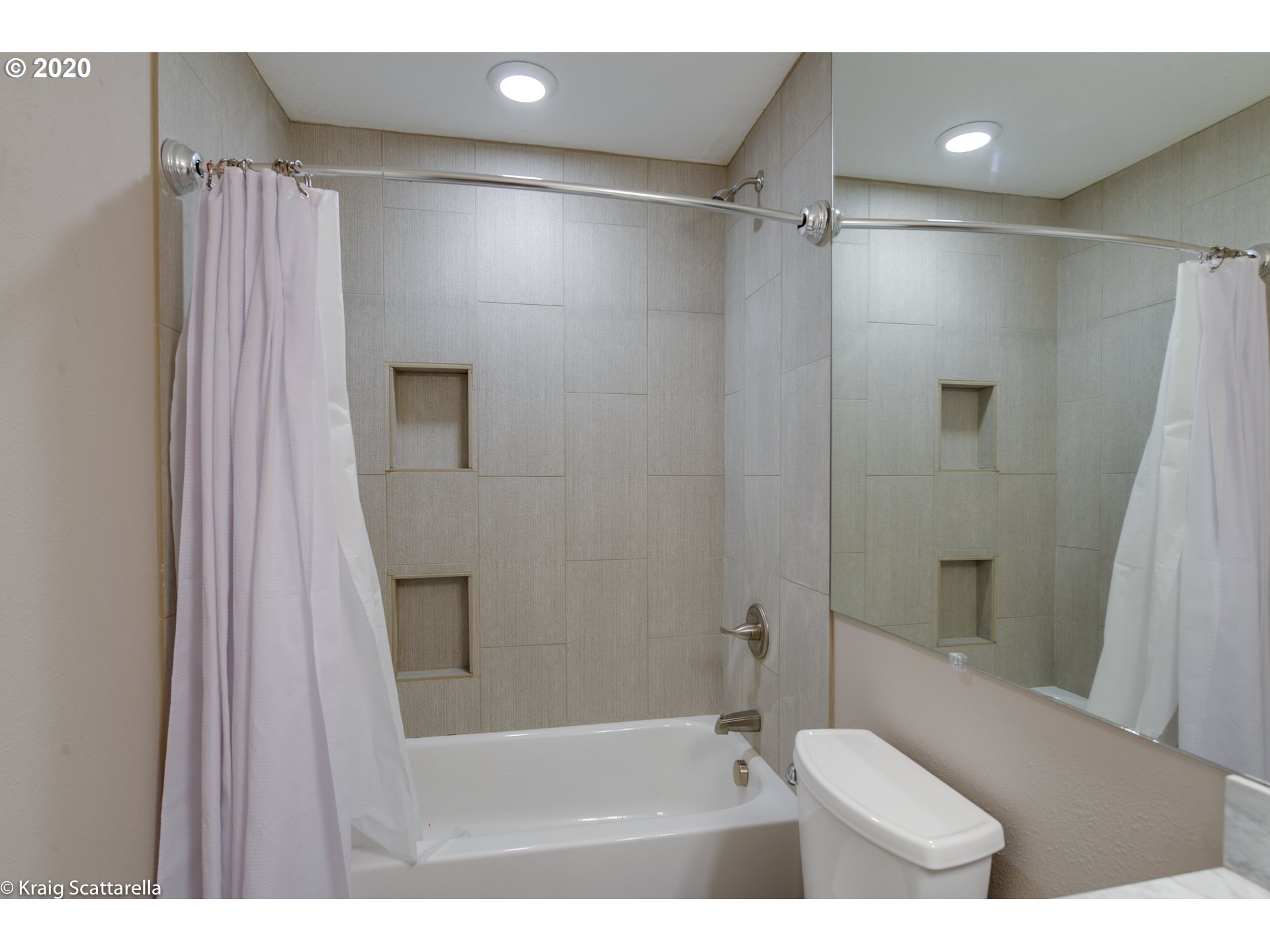 Photo #5: 20516929 Listing 