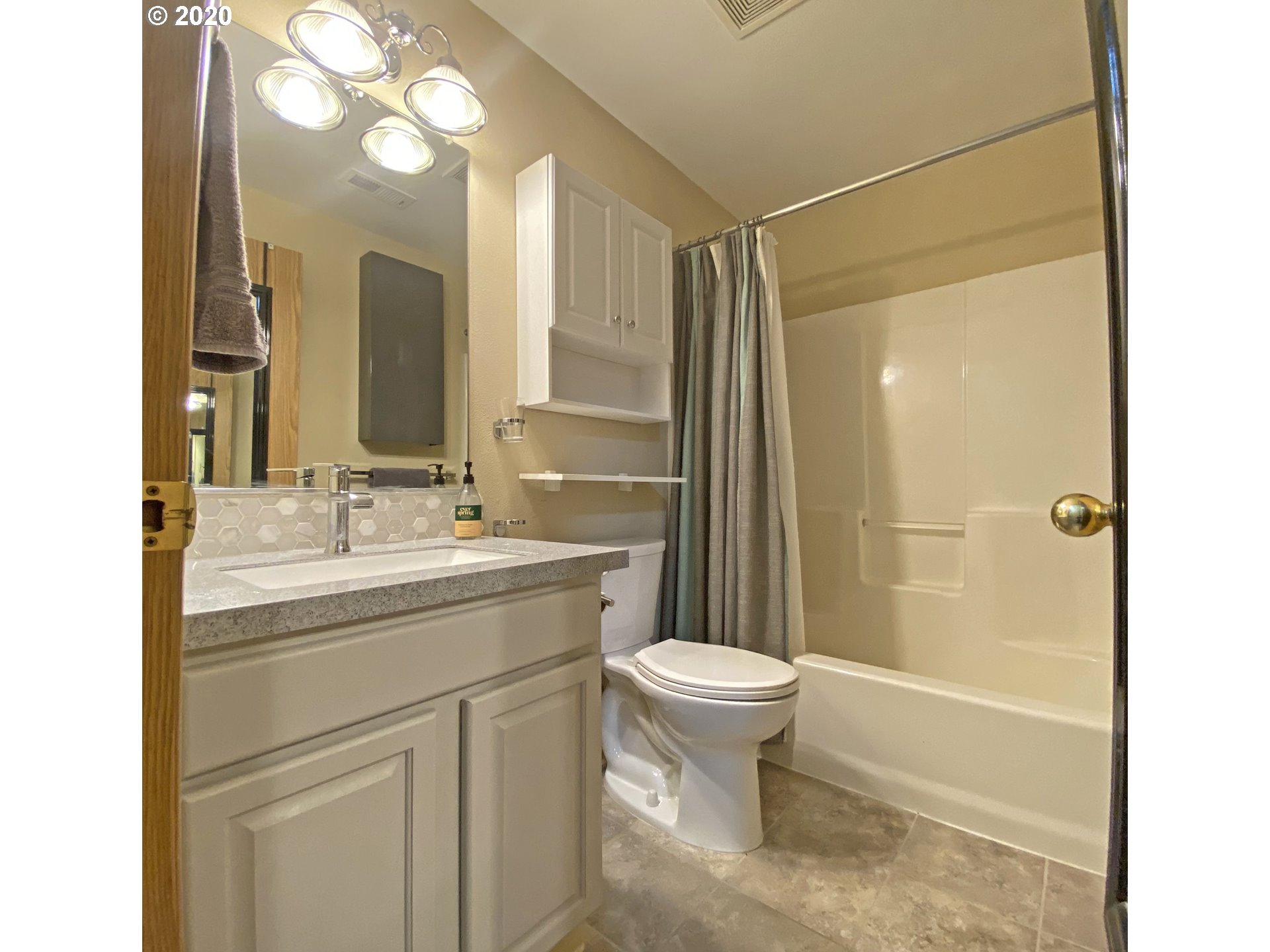 Photo #3: 20520017 Listing 