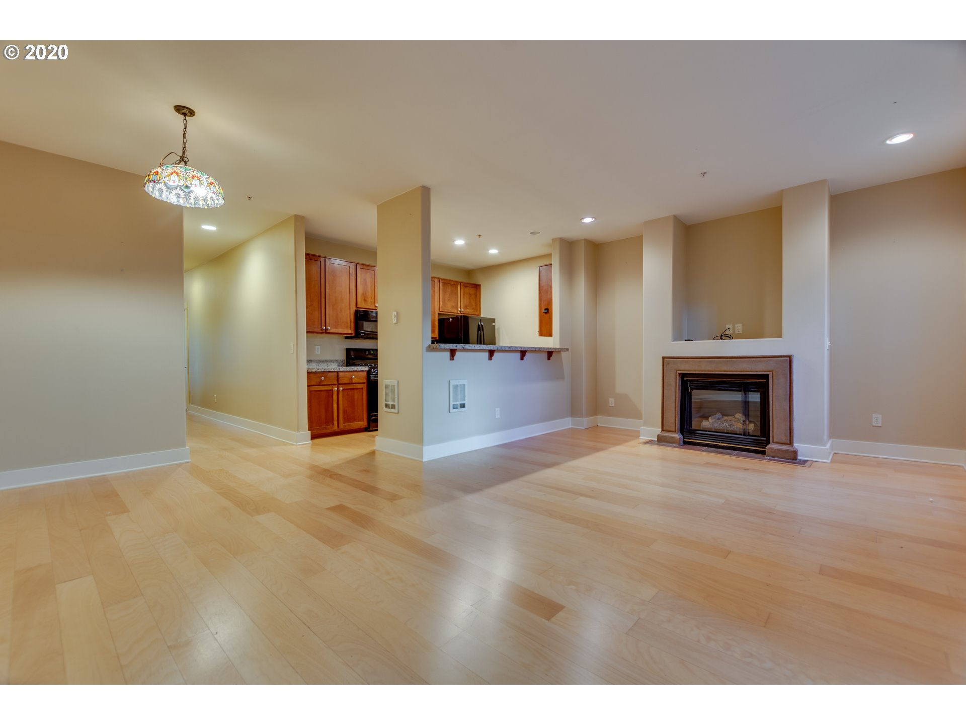 Photo #2: 20525401 Listing 