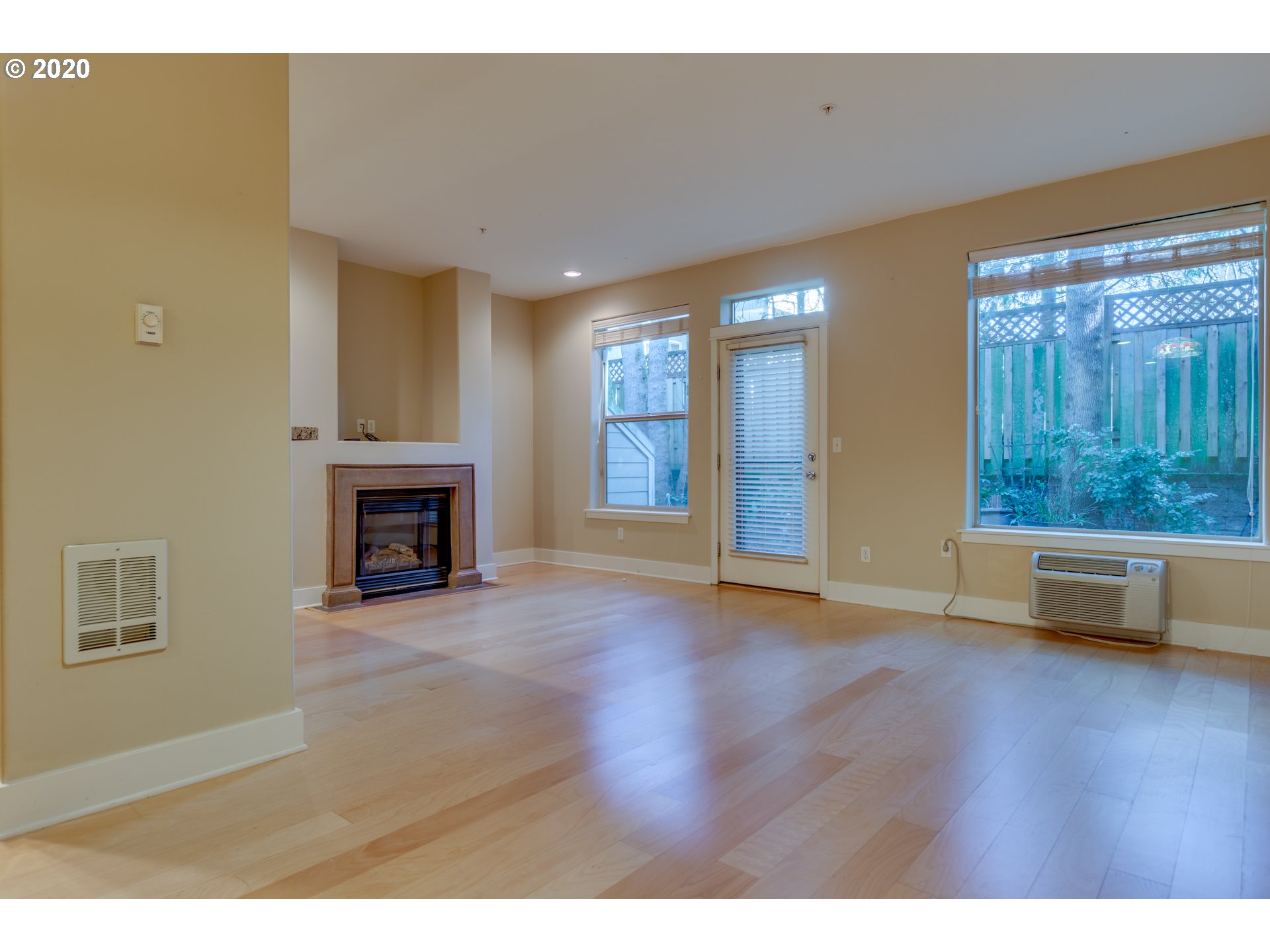 Photo #5: 20525401 Listing 