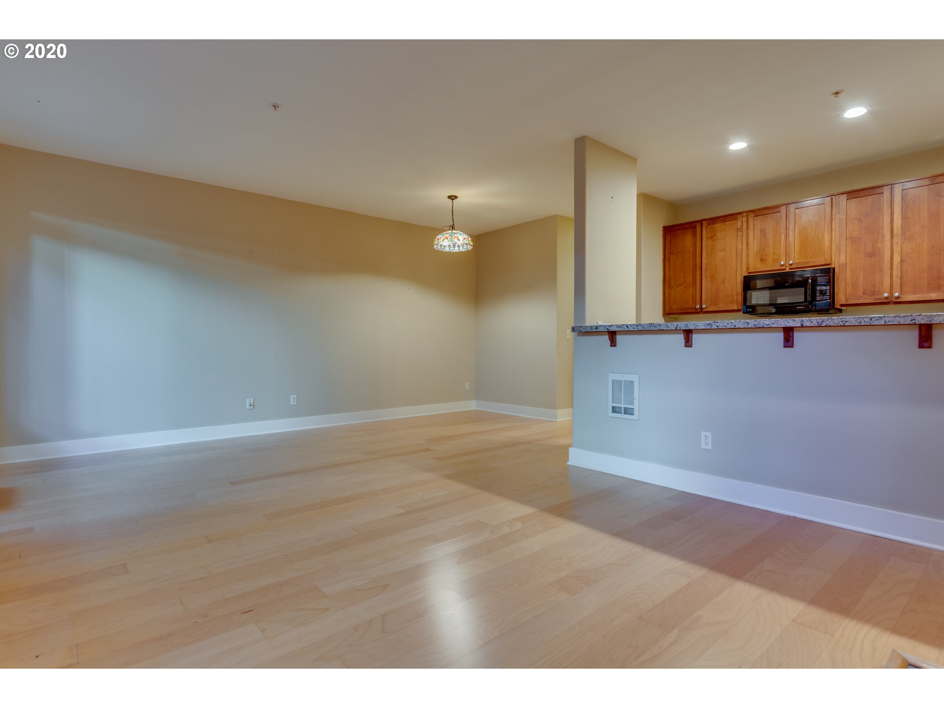 Photo #6: 20525401 Listing 