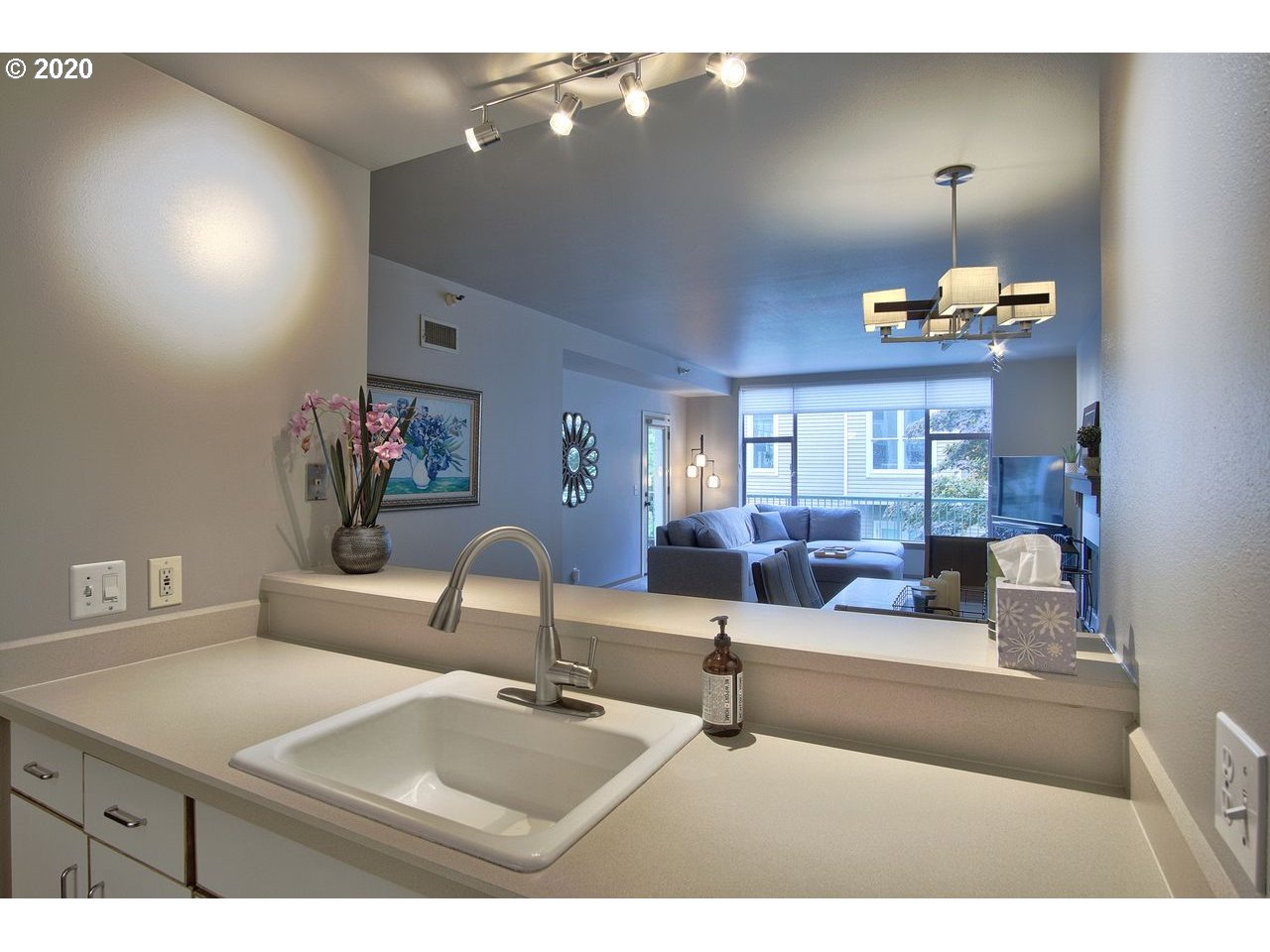 Photo #3: 20526229 Listing 