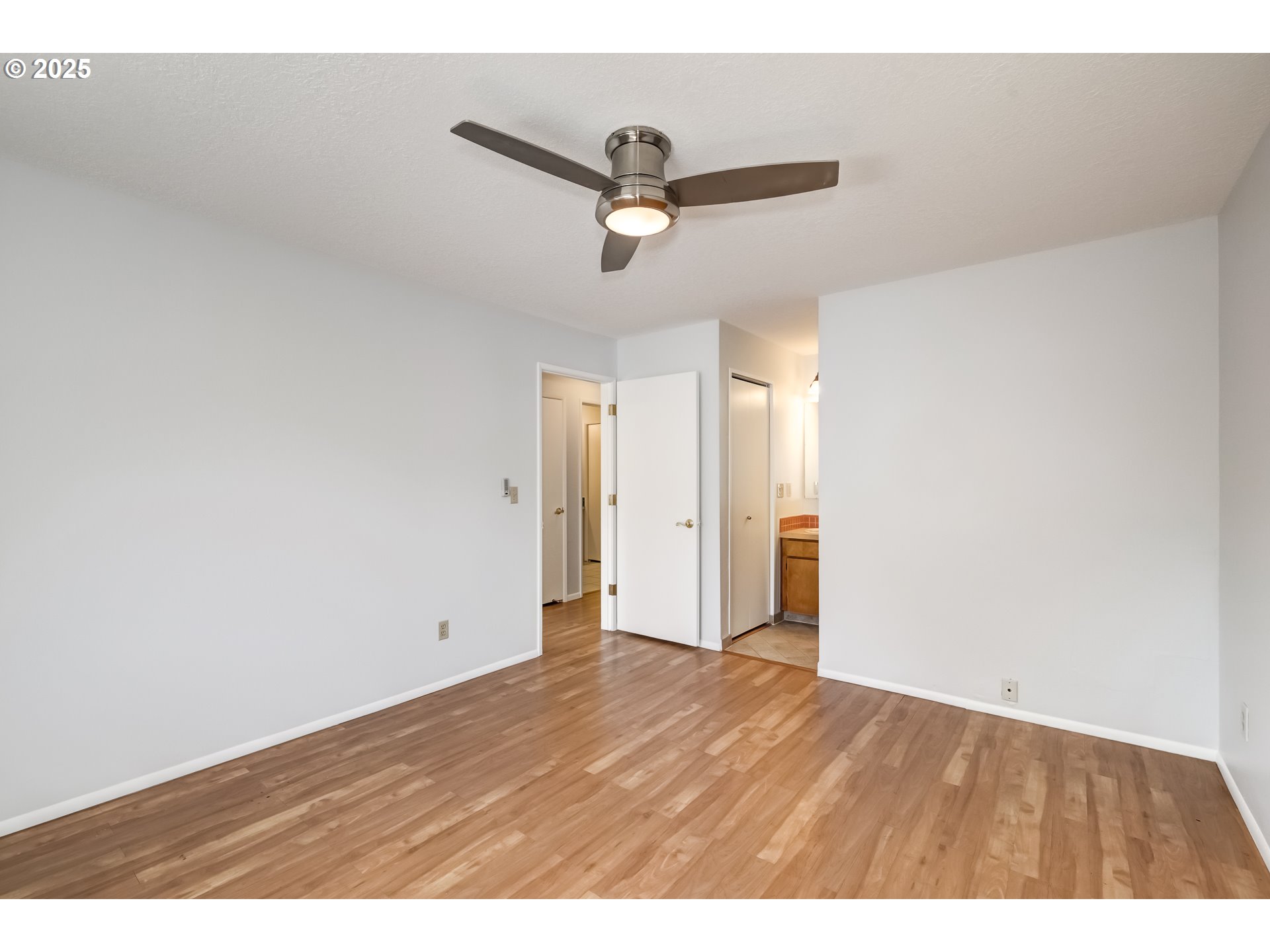 Photo #11: 205278477 Listing: Photo #11