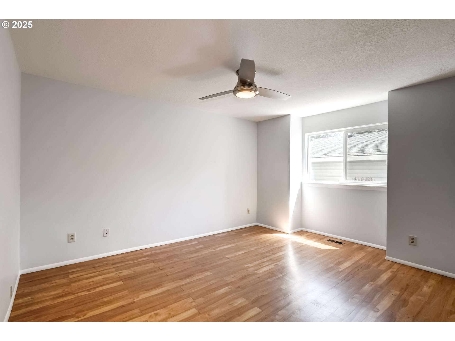 Photo #8: 205278477 Listing: Photo #8