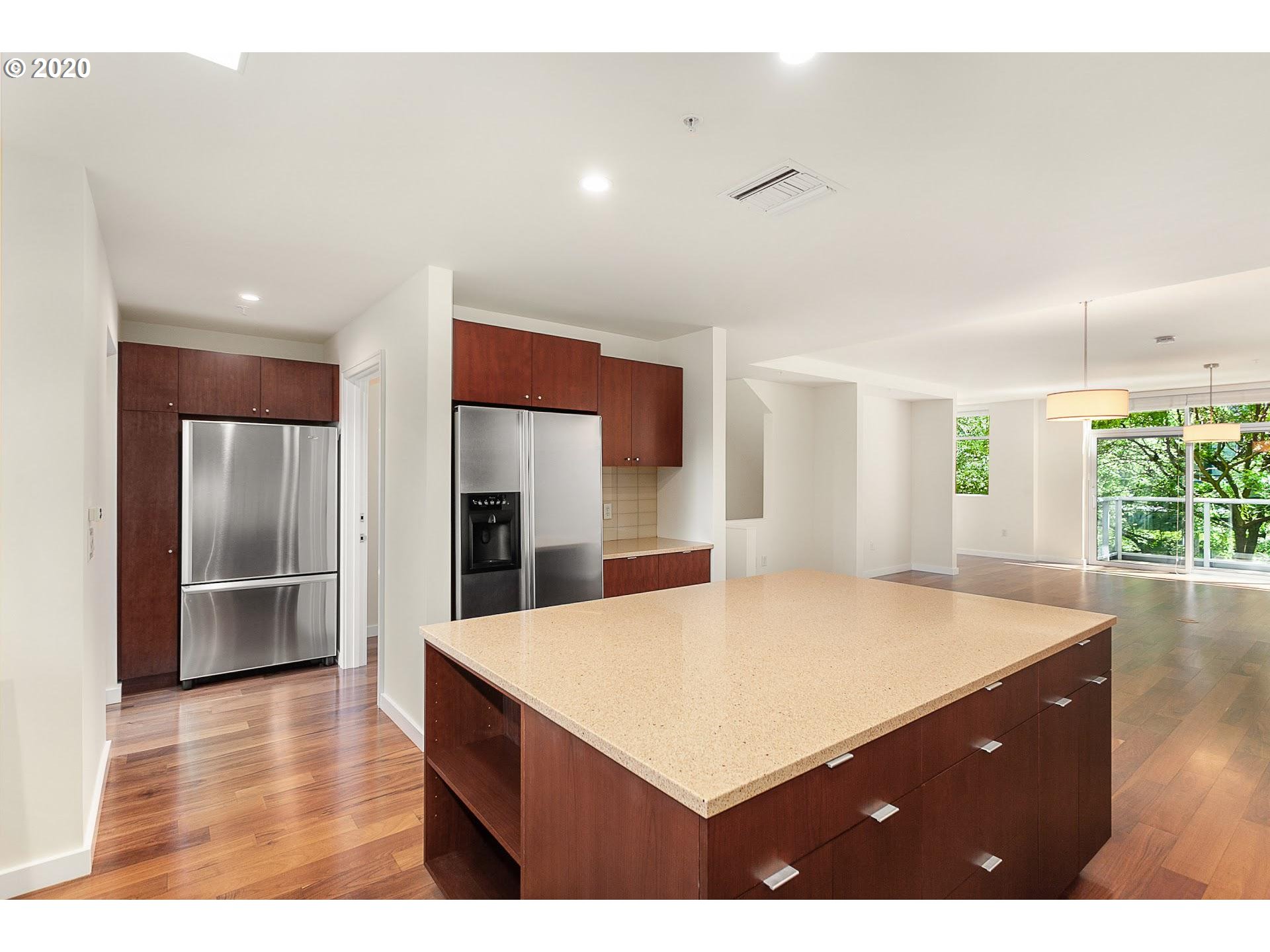 Photo #2: 20529131 Listing 