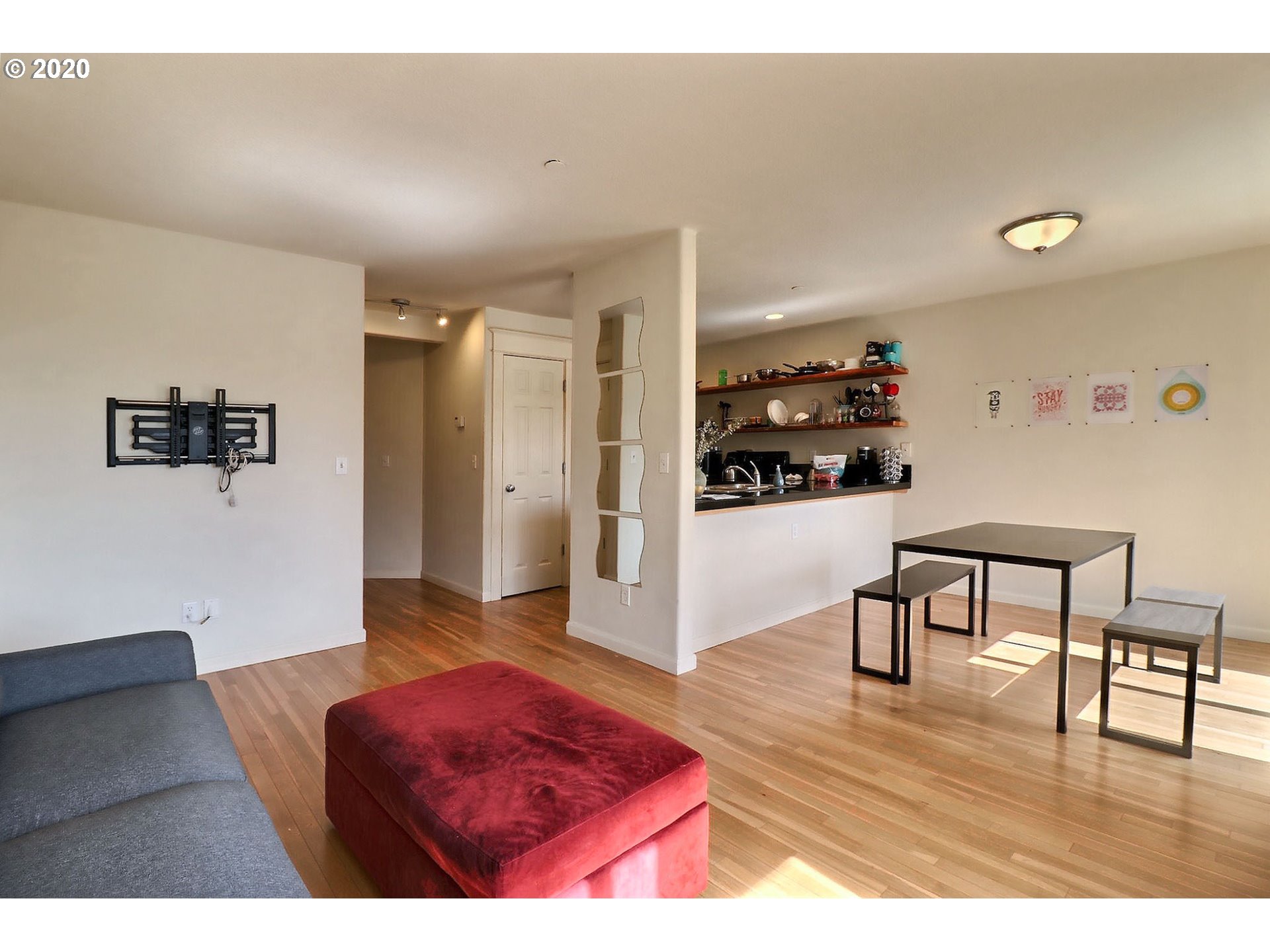 Photo #5: 20529275 Listing 