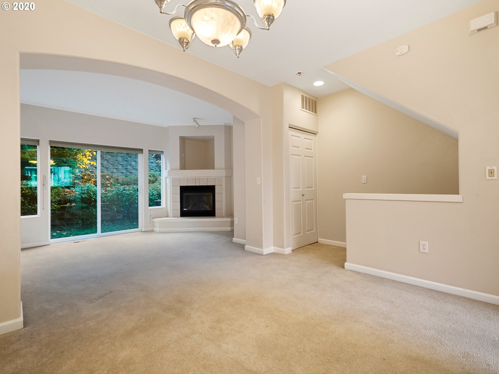 Photo #6: 20529313 Listing 
