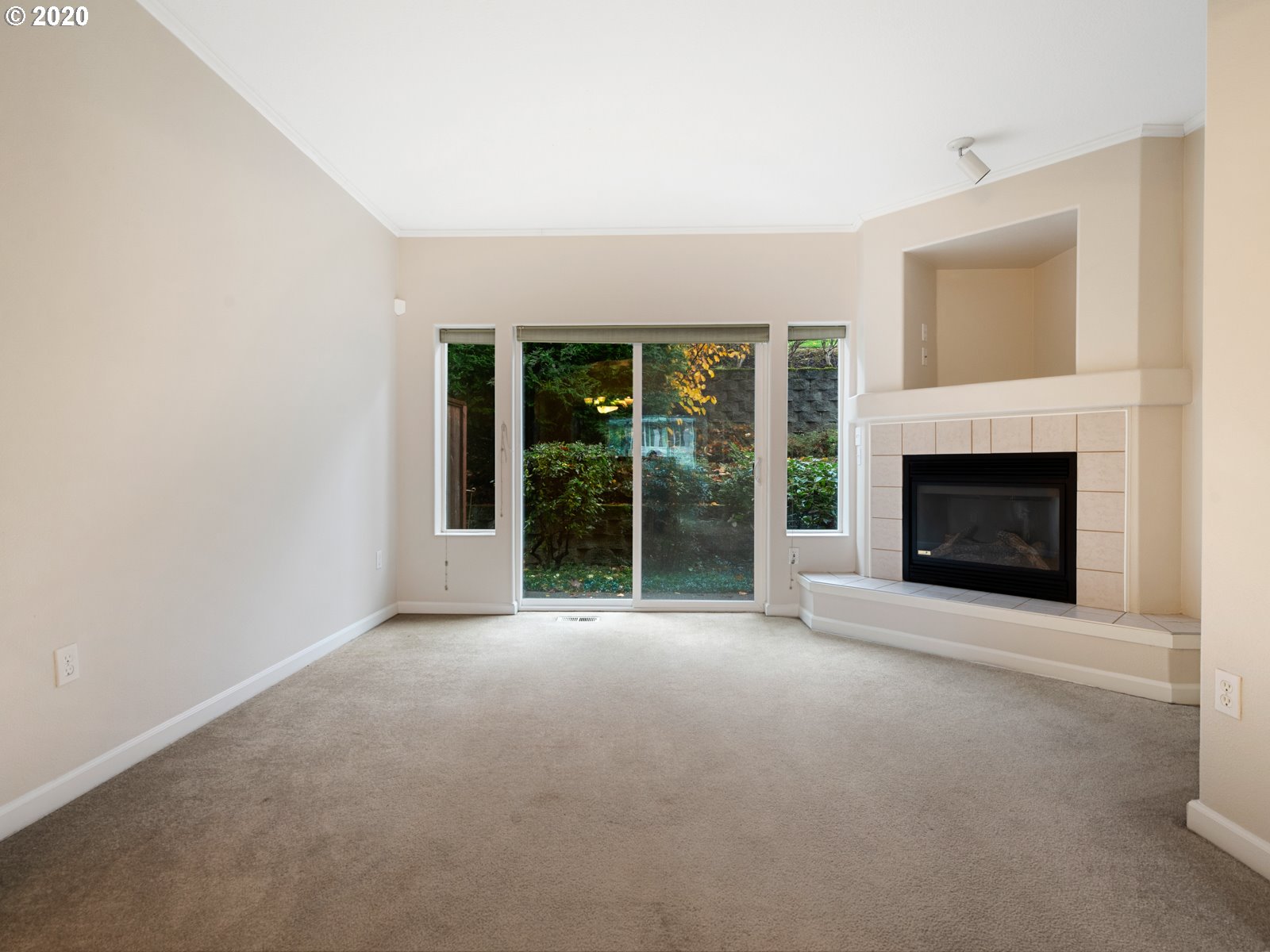 Photo #5: 20529313 Listing 
