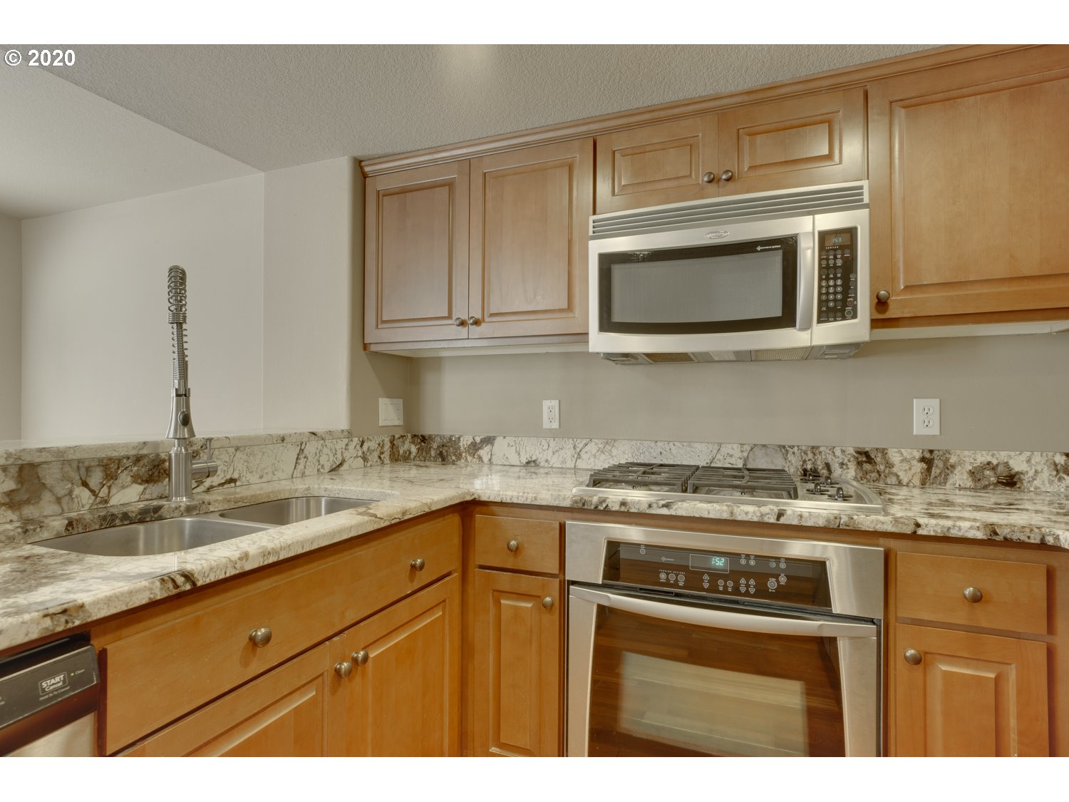 Photo #4: 20541653 Listing 