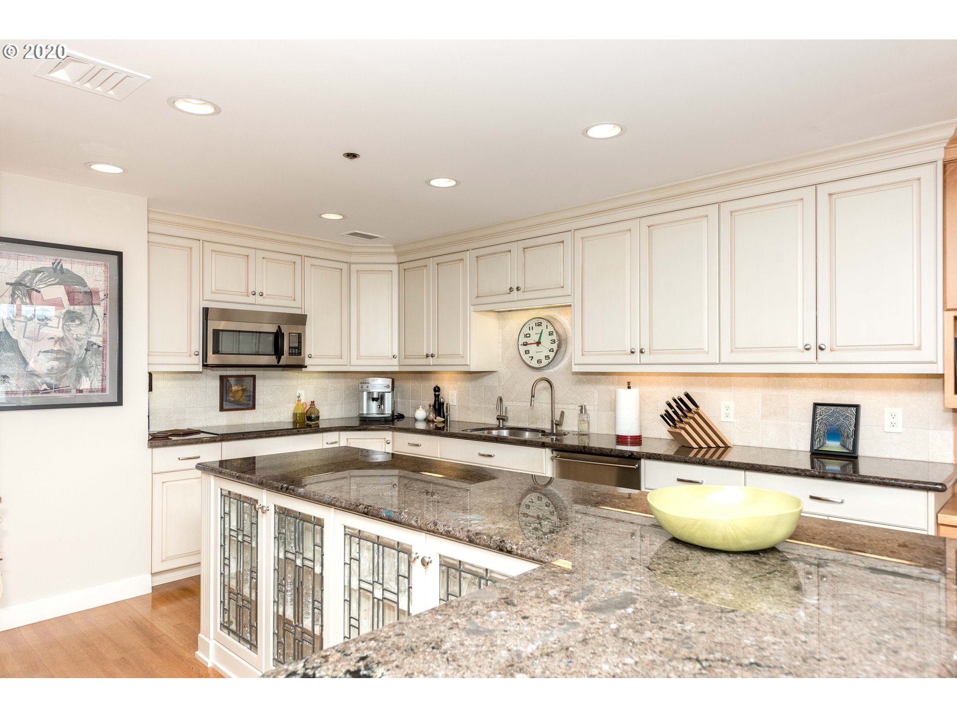 Photo #2: 20544235 Listing 