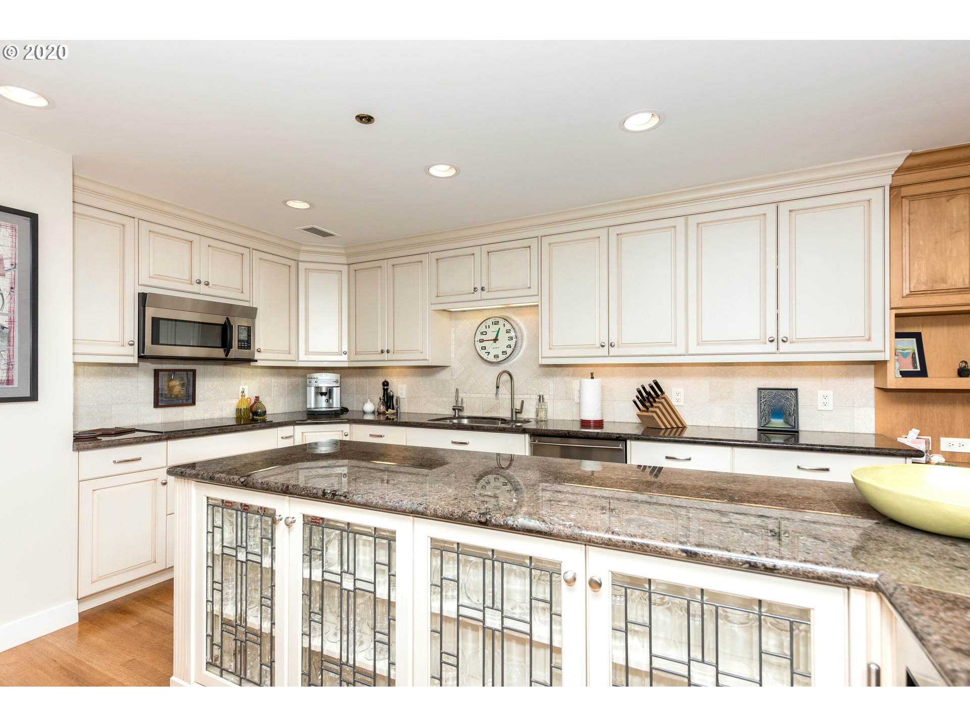 Photo #3: 20544235 Listing 