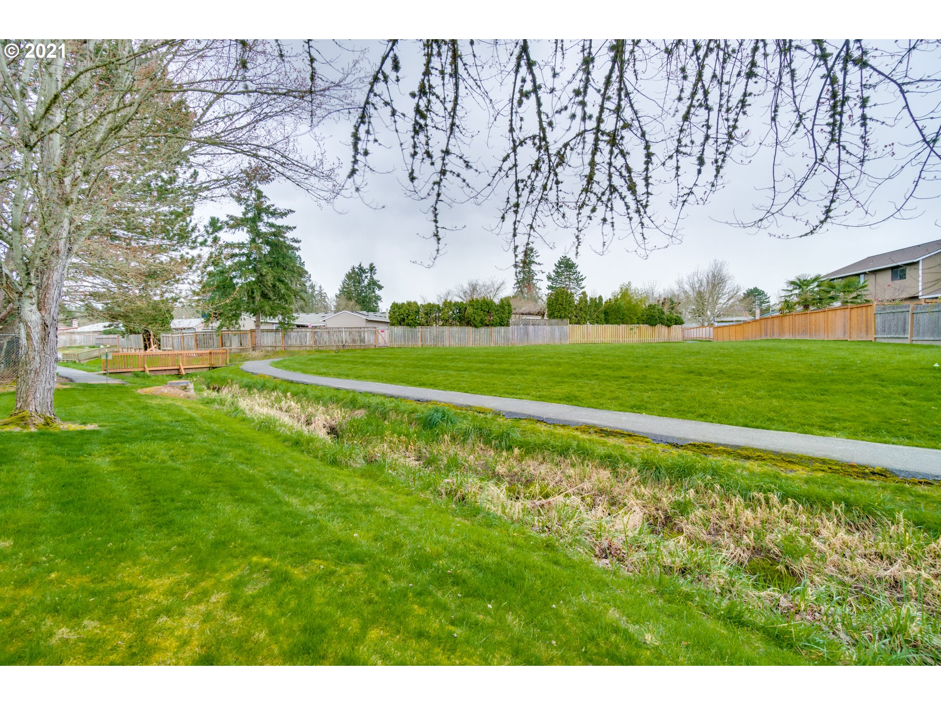 Photo #3: 20544434 Listing 