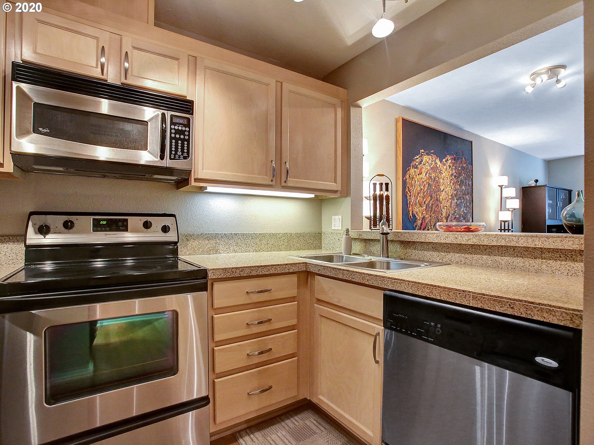 Photo #2: 20548428 Listing 
