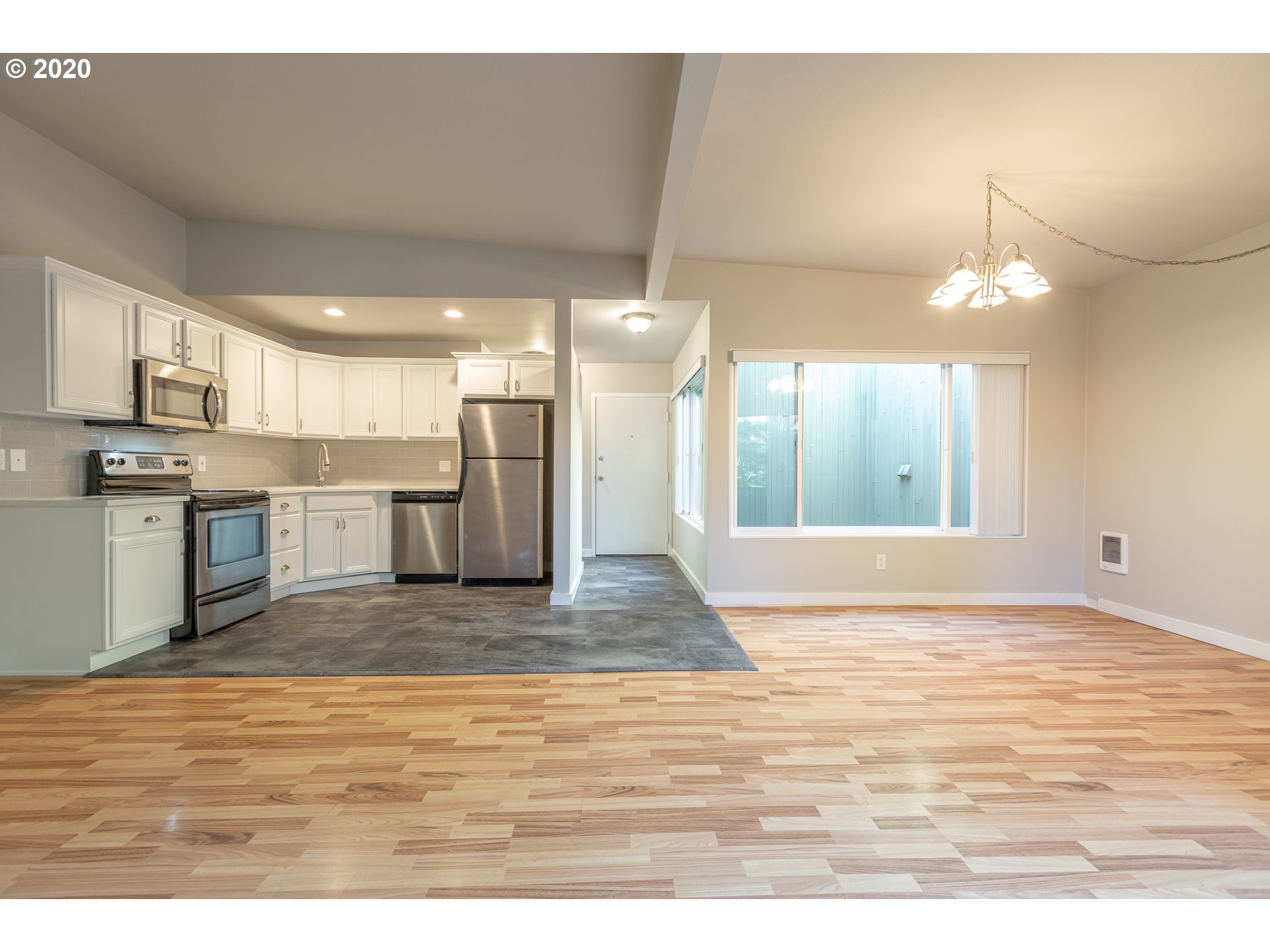 Photo #2: 20549326 Listing 