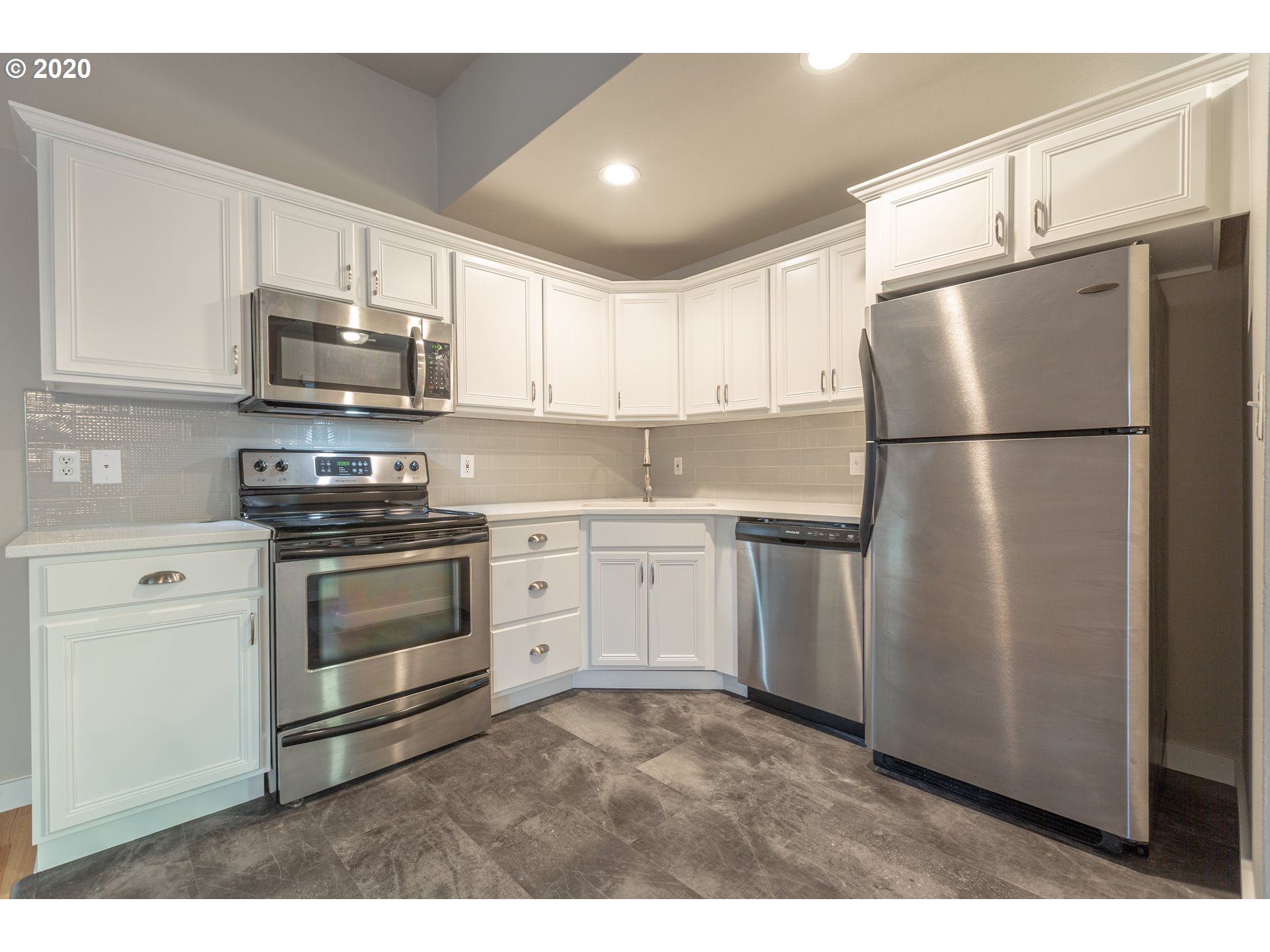 Photo #3: 20549326 Listing 