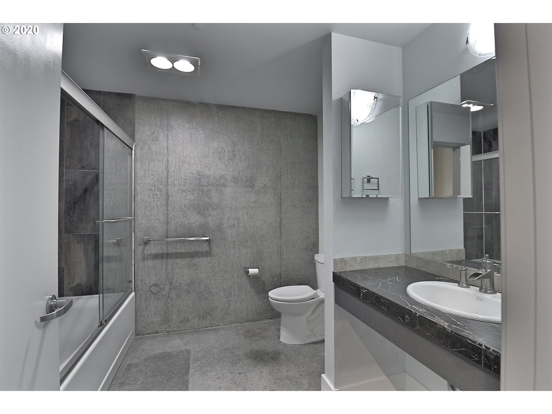 Photo #2: 20557126 Listing 