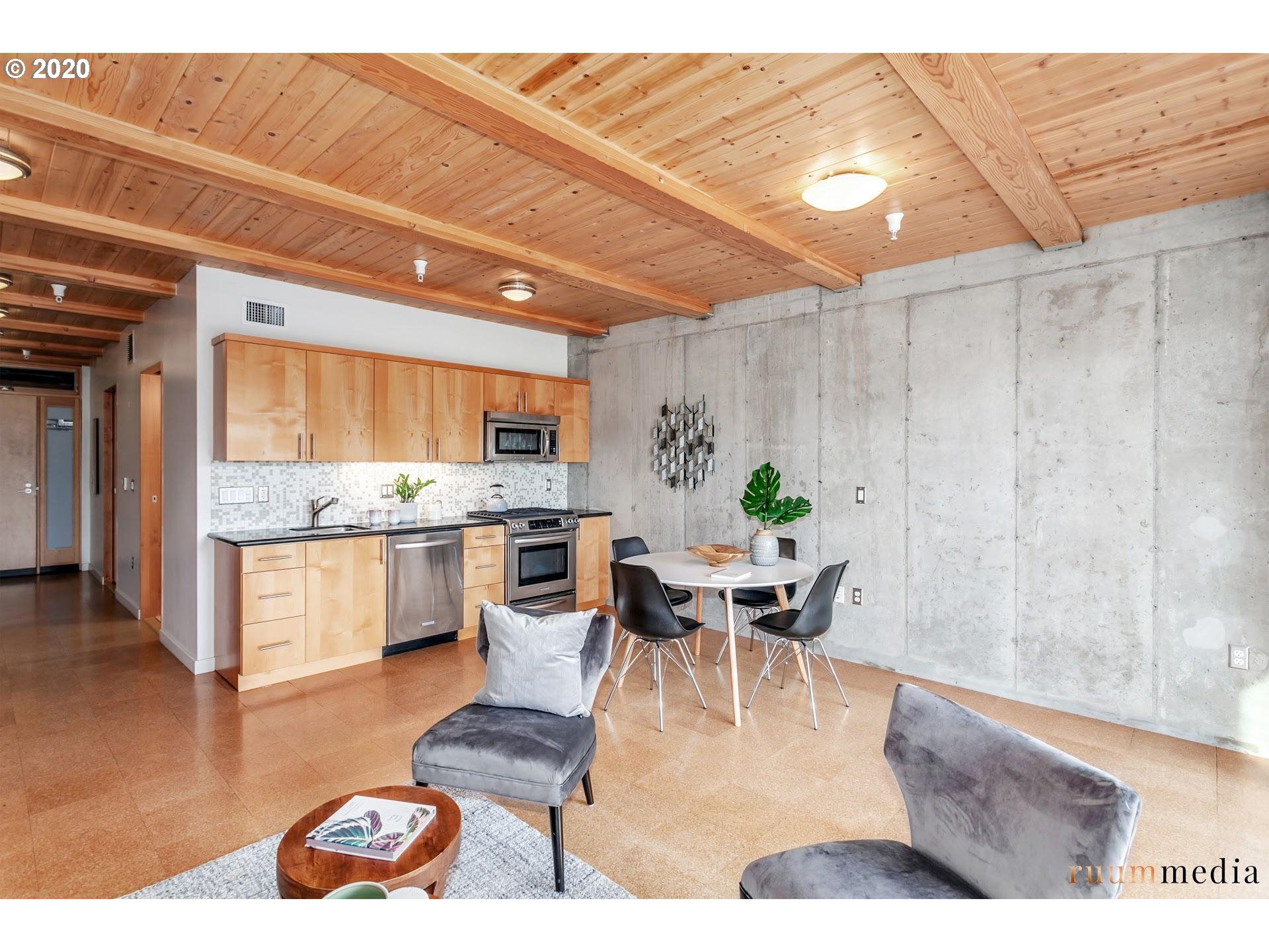 Photo #4: 20561027 Listing 