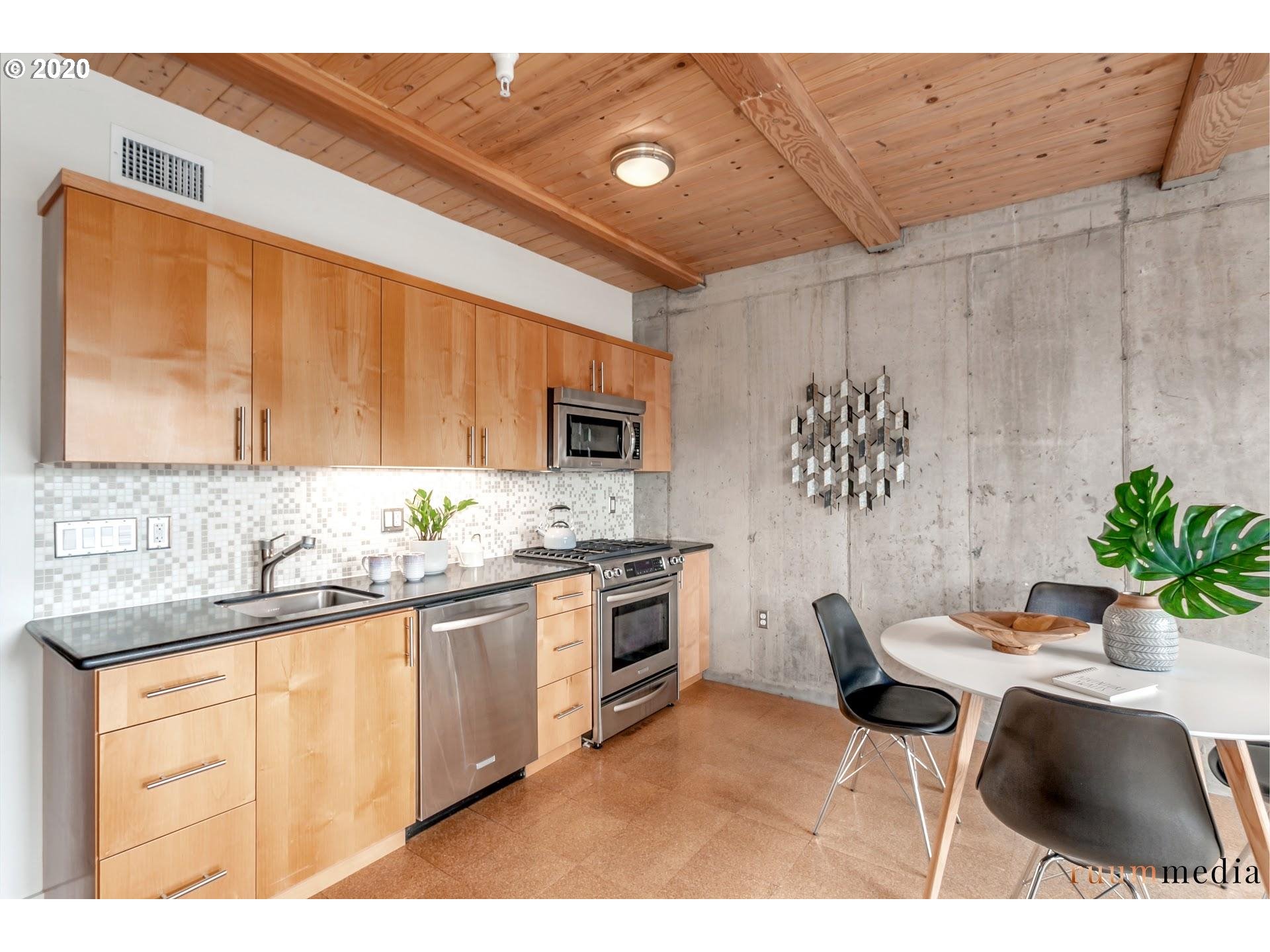 Photo #6: 20561027 Listing 
