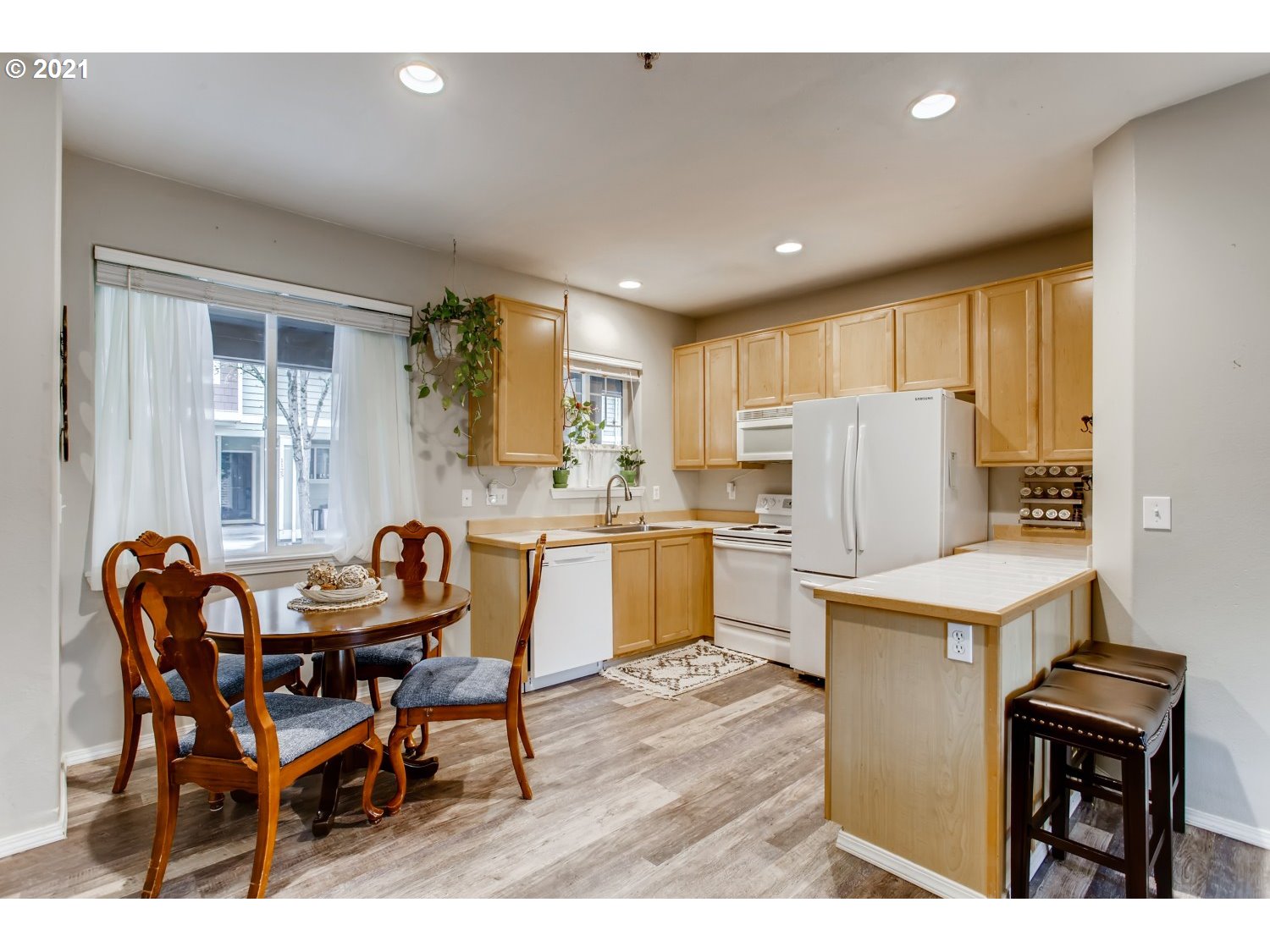 Photo #5: 20561227 Listing 