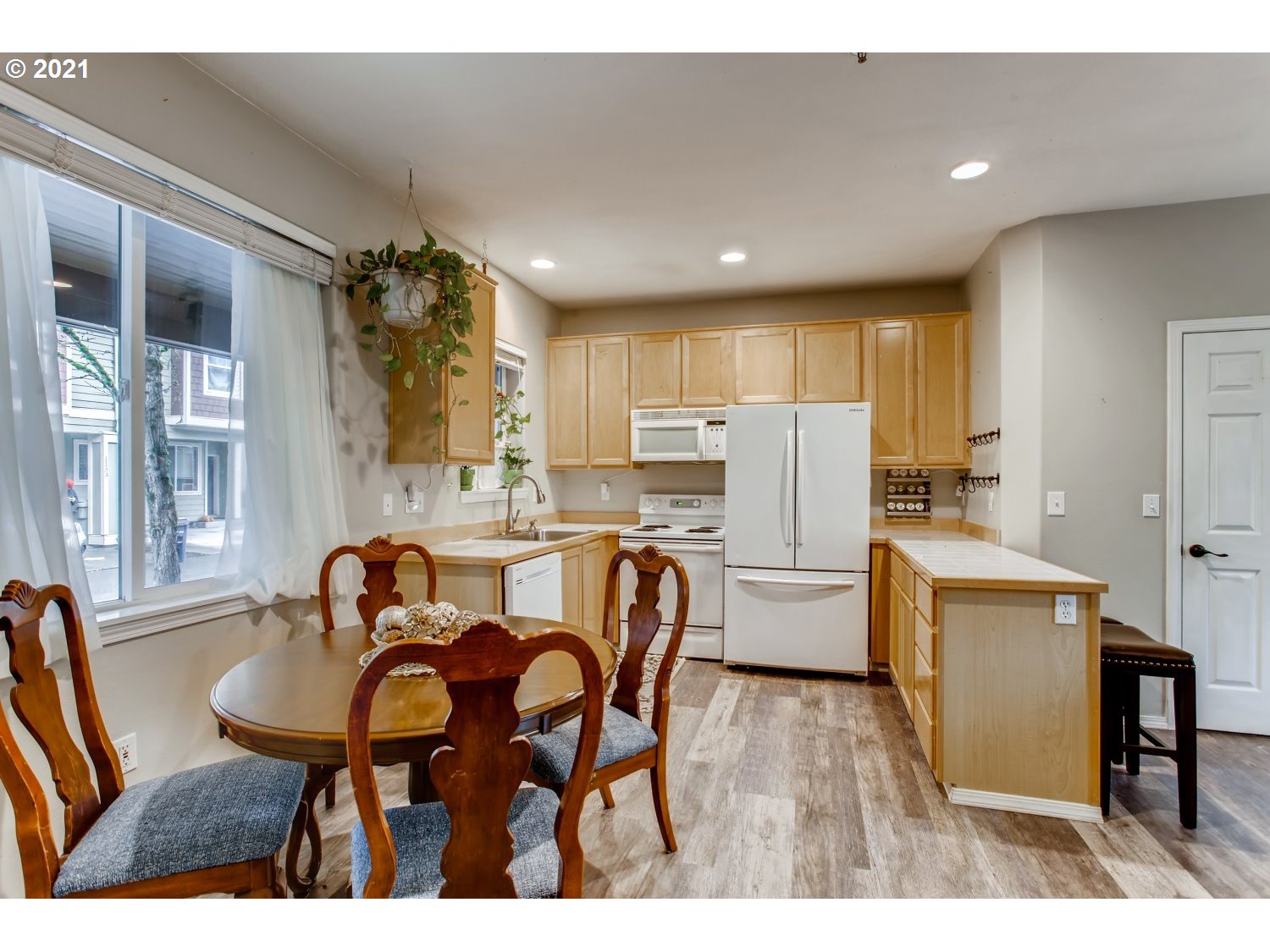 Photo #6: 20561227 Listing 