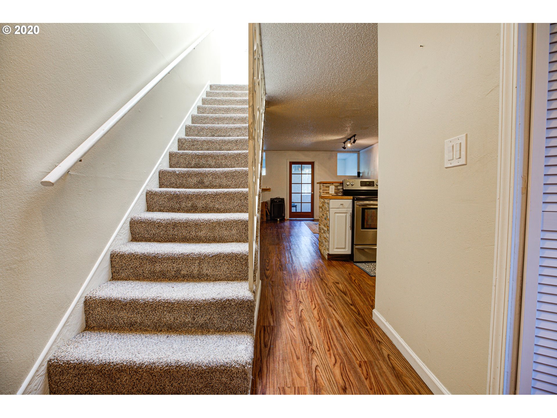 Photo #2: 20574510 Listing 
