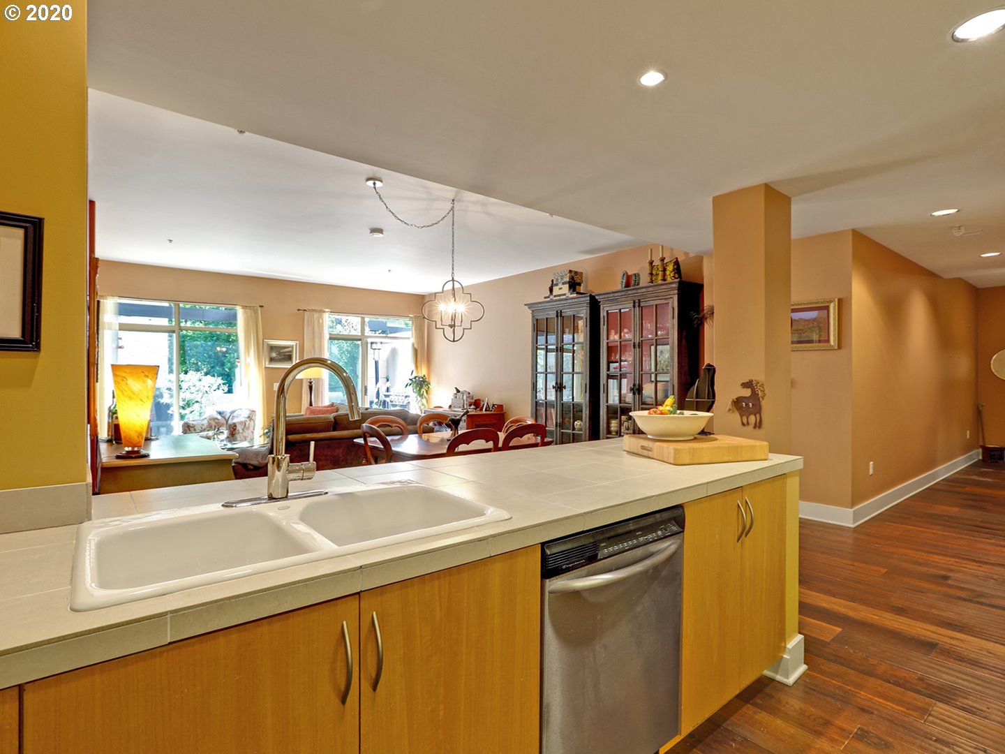 Photo #5: 20574913 Listing 