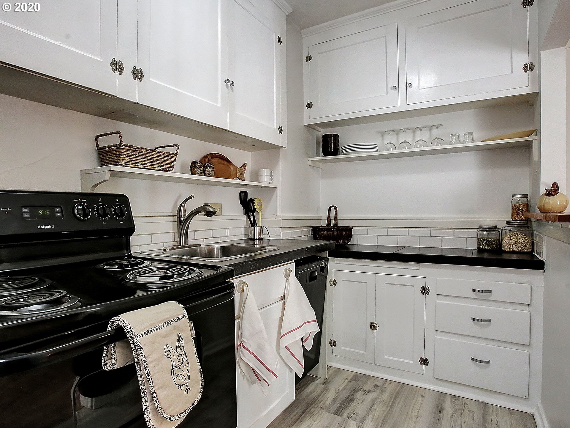 Photo #6: 20587076 Listing 