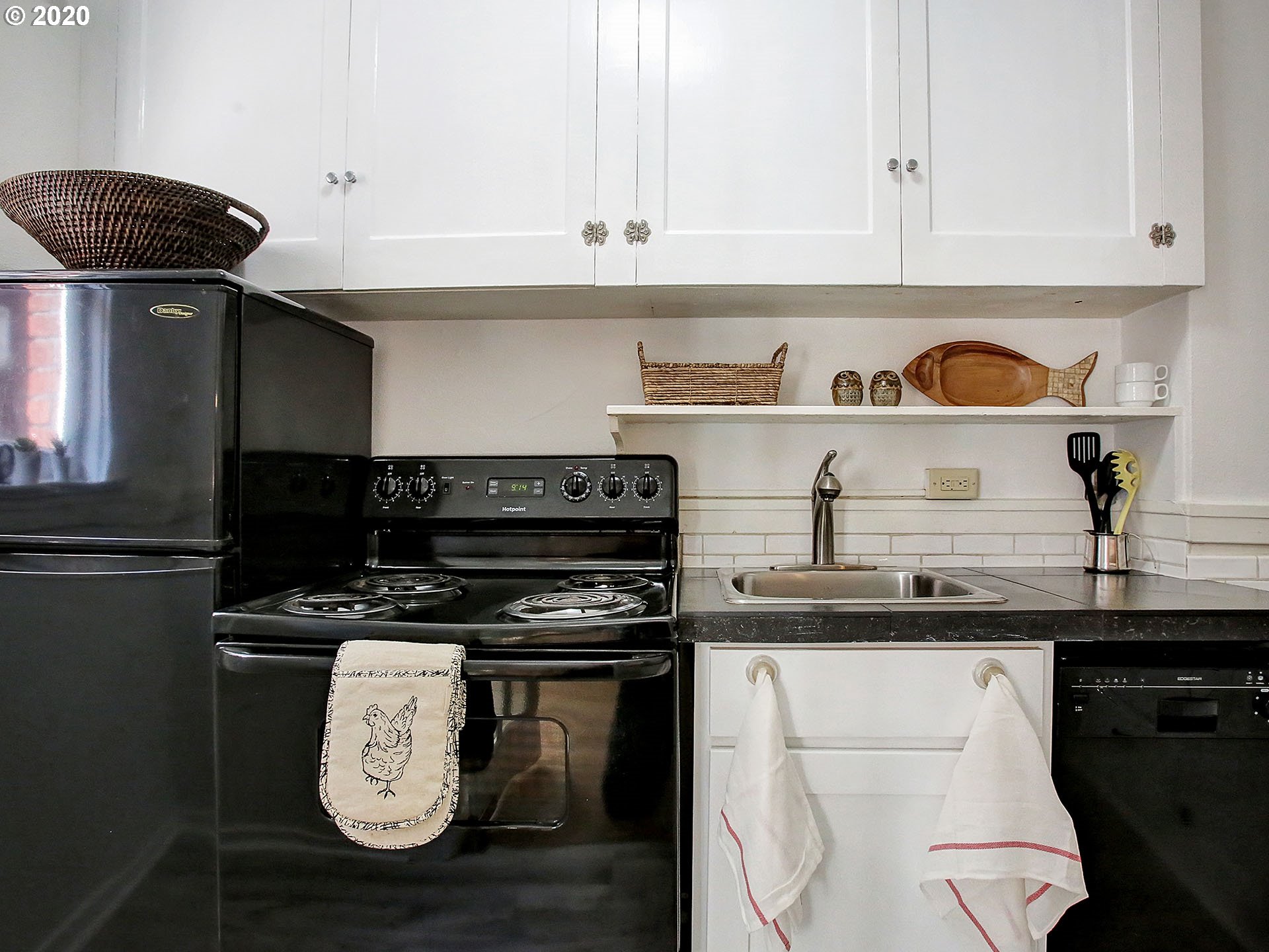Photo #5: 20587076 Listing 