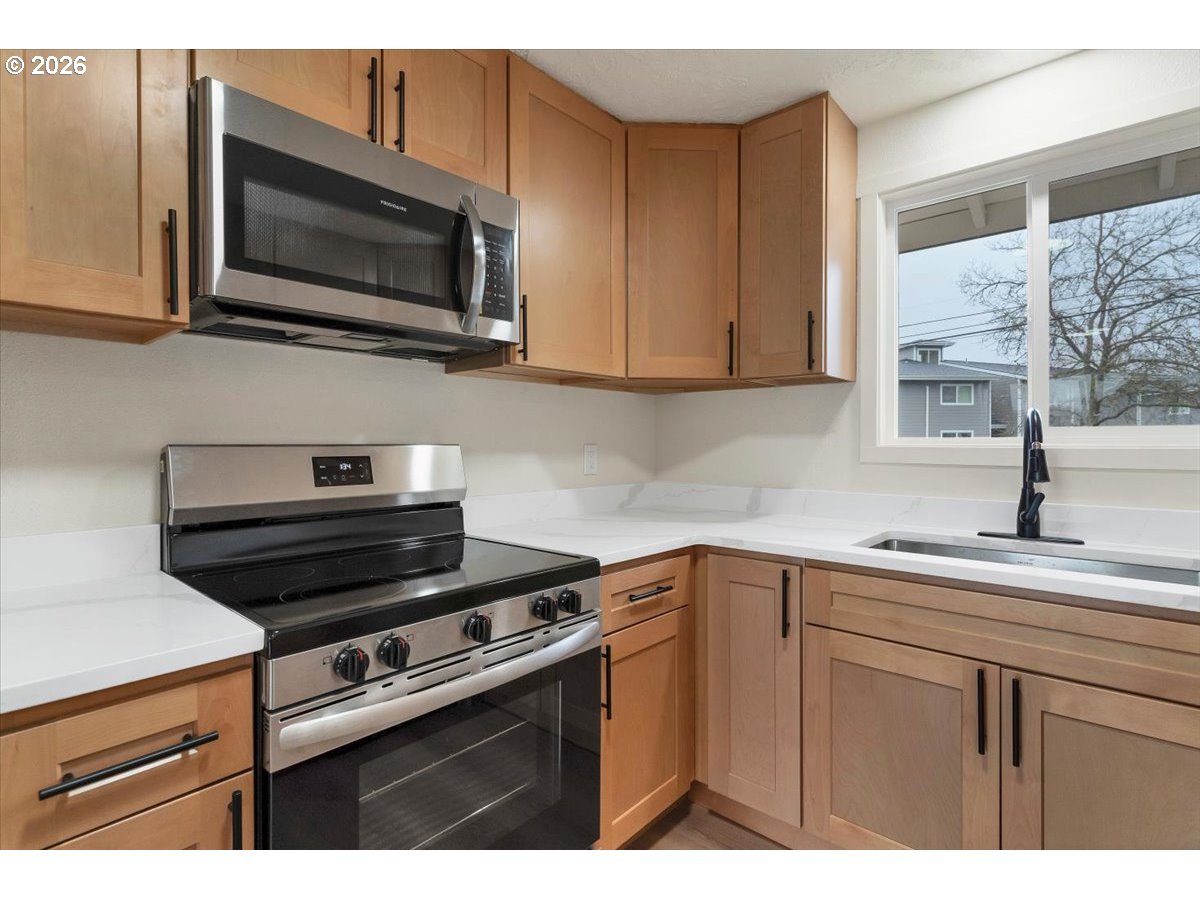 2440 S 2ND ST, Lebanon, OR, 97355