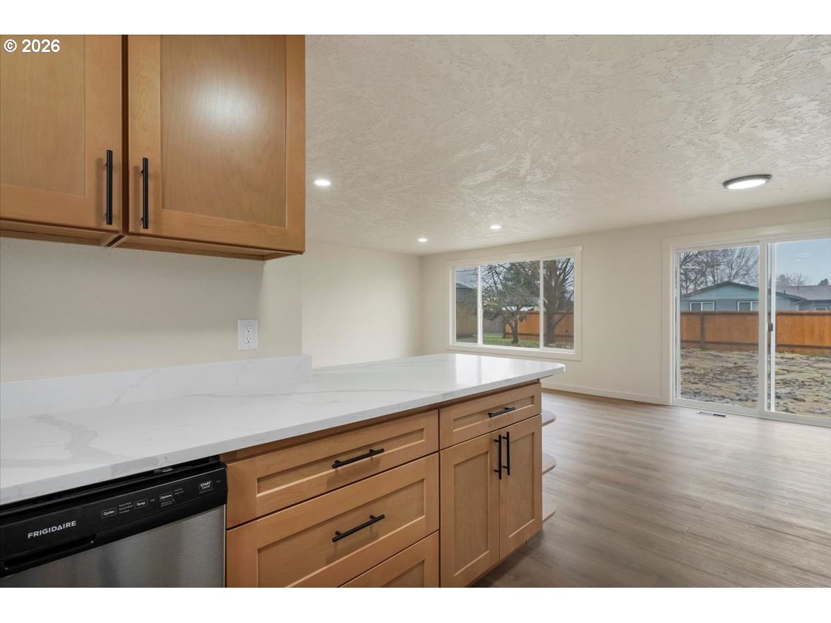 2440 S 2ND ST, Lebanon, OR, 97355